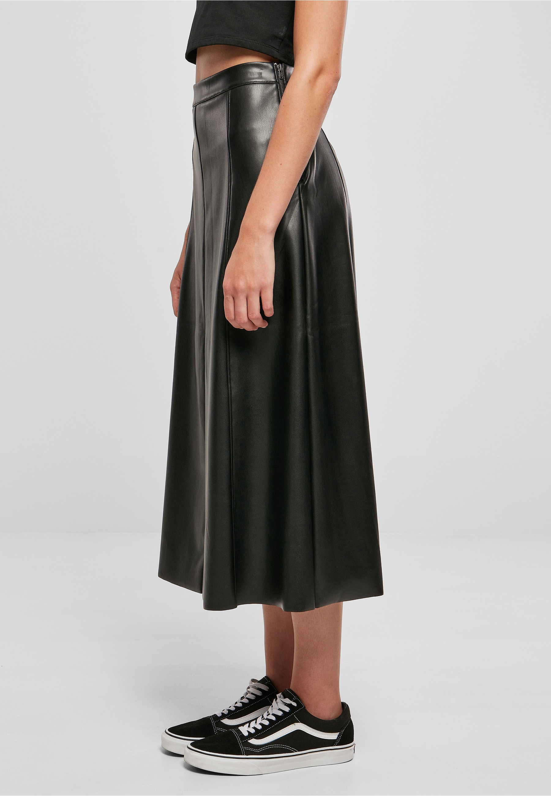URBAN CLASSICS Sommerrock »Urban Classics Damen Ladies Synthetic Leather Midi Skirt« 1 Stk.