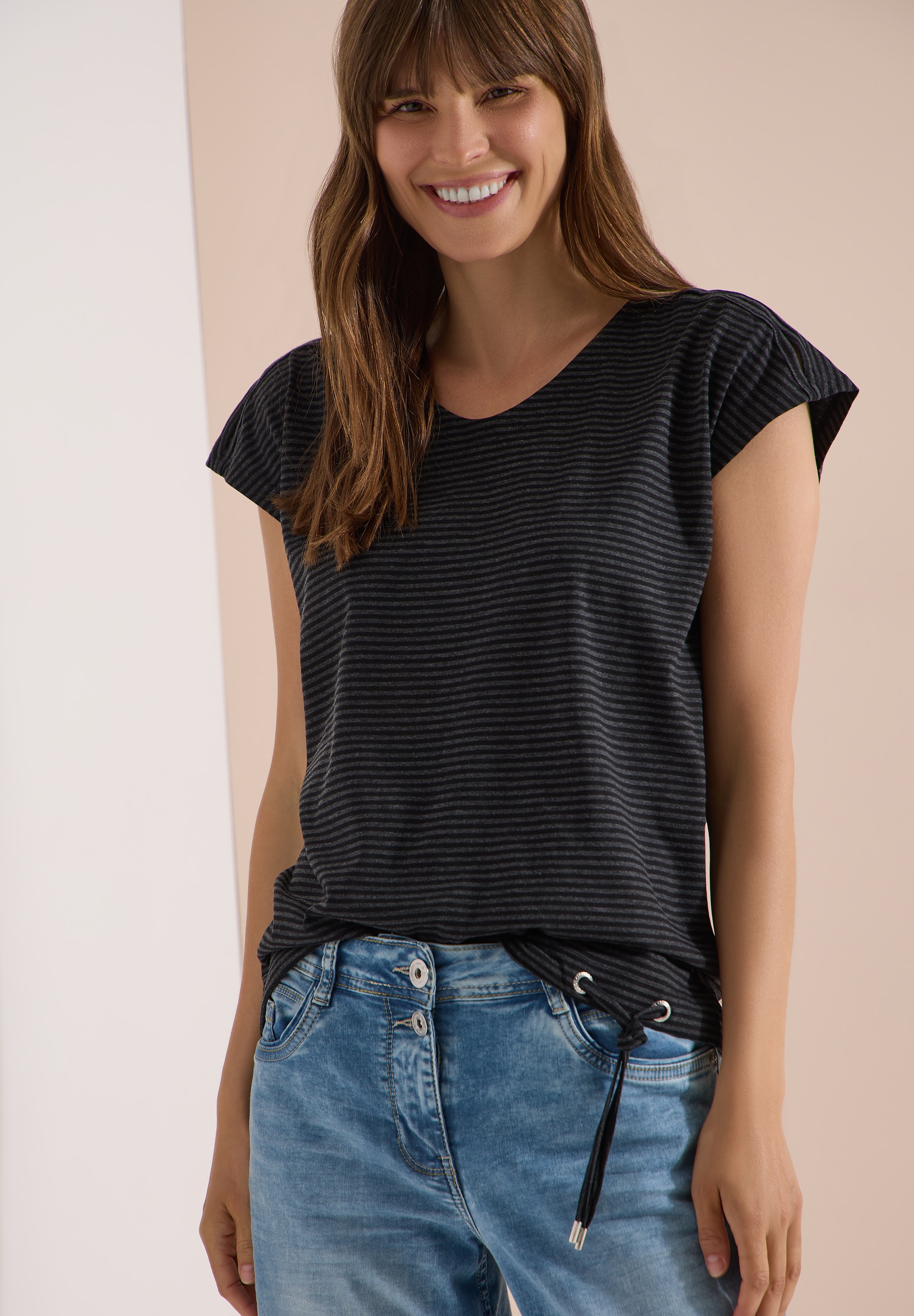 Cecil mit Cut-Out Detail
