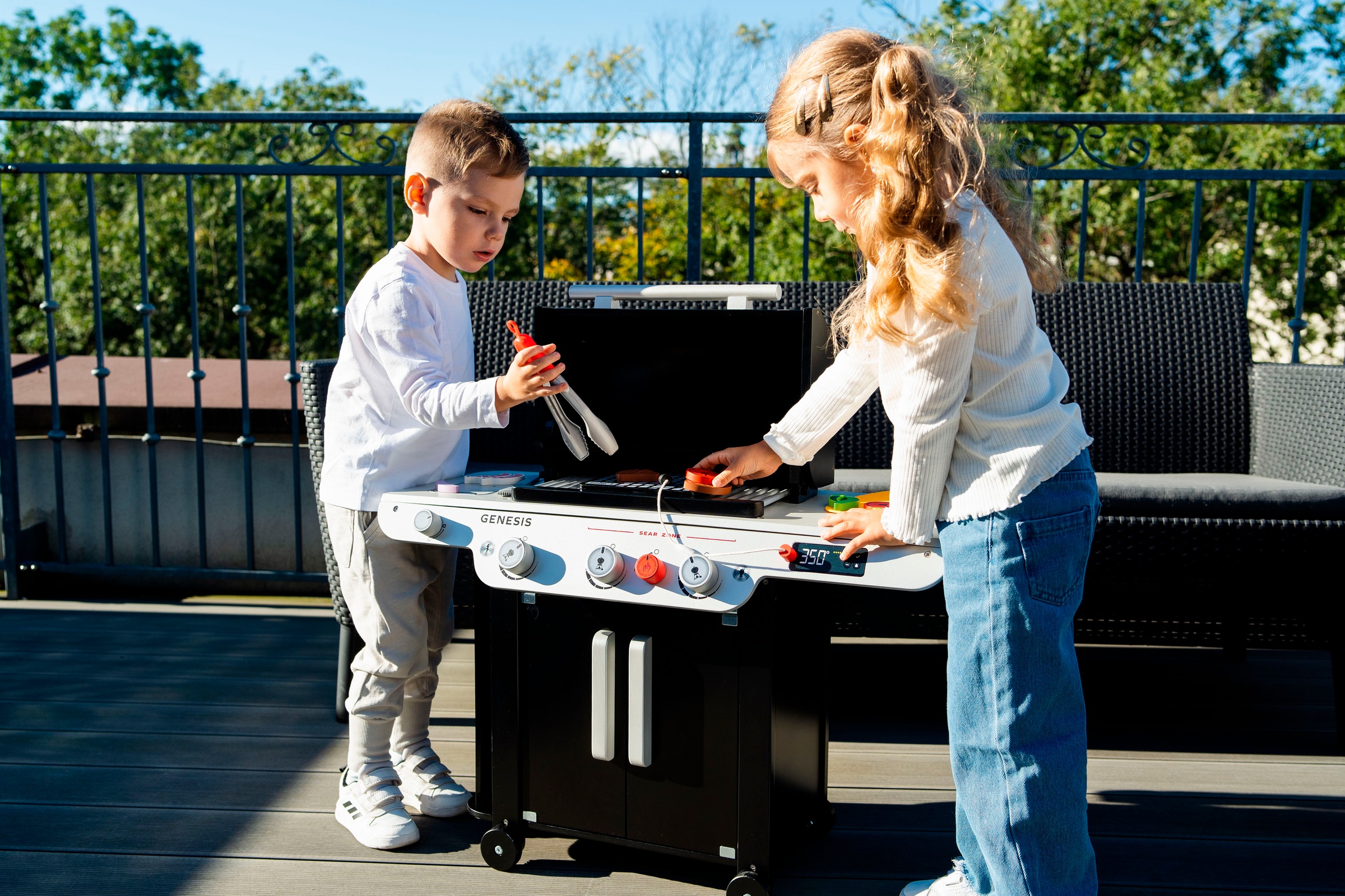Klein Kinder-Grill »Weber, Genesis«, FSC®- schützt Wald - weltweit