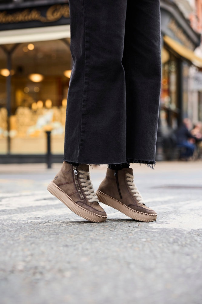 Rieker Schnürboots  Plateauboots, Stiefelette mit extravaganten Schnürsenkeln