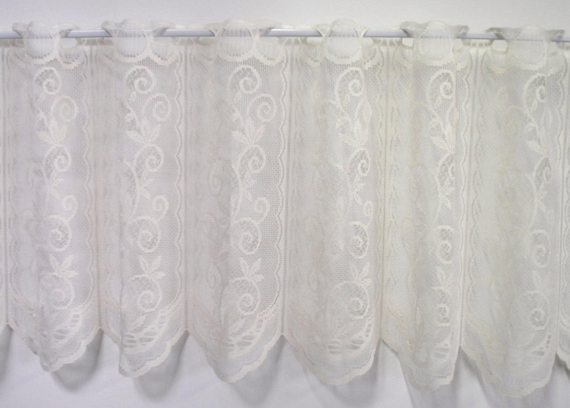 Stickereien Plauen Scheibengardine "Panneau Kringel" Stangendurchzug 1 Stk. günstig online kaufen