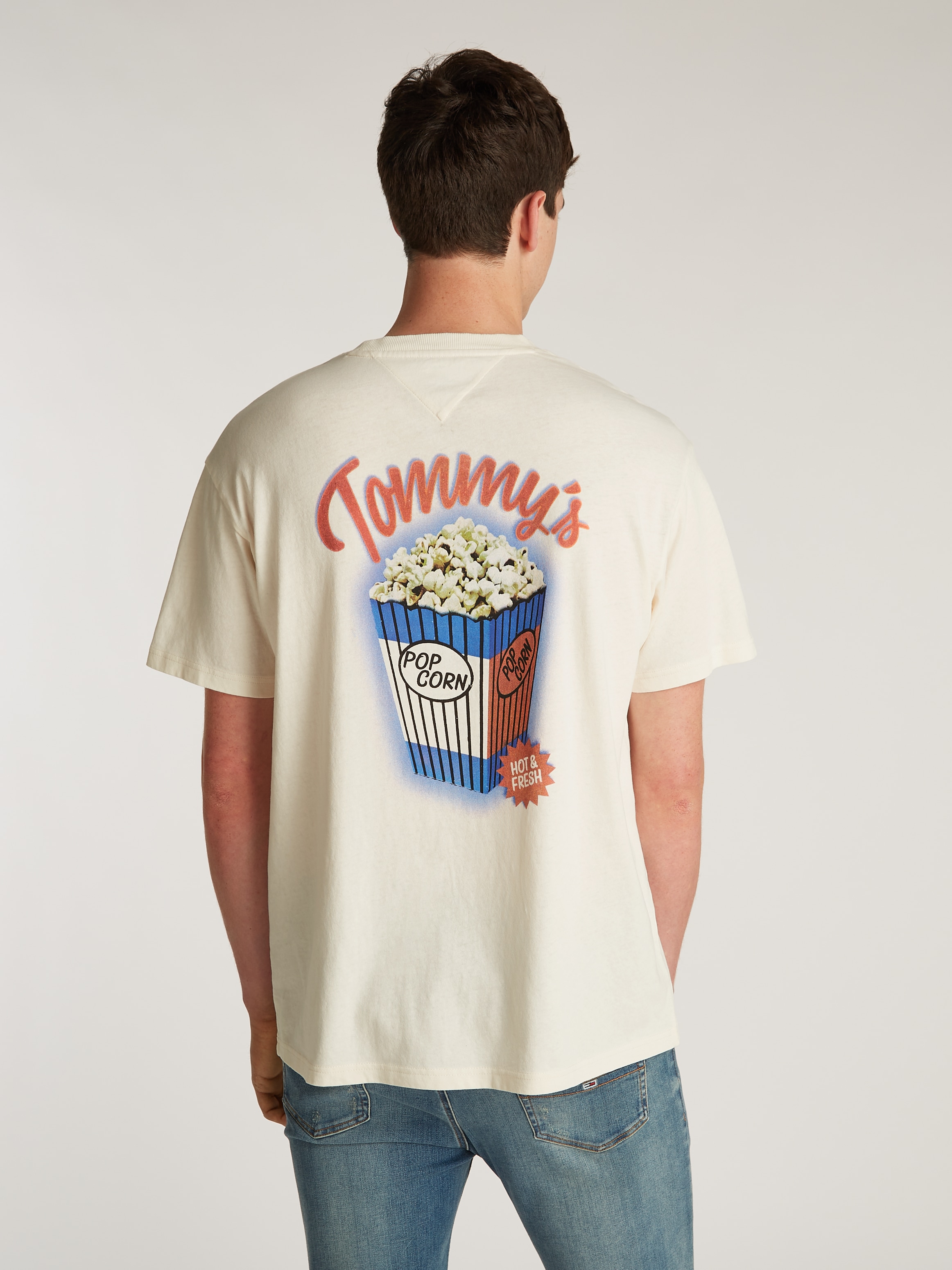 Tommy Jeans T-Shirt »TJM RLX NOVELTY 2 GMD TEE«, mit großem Logo am Rücken
