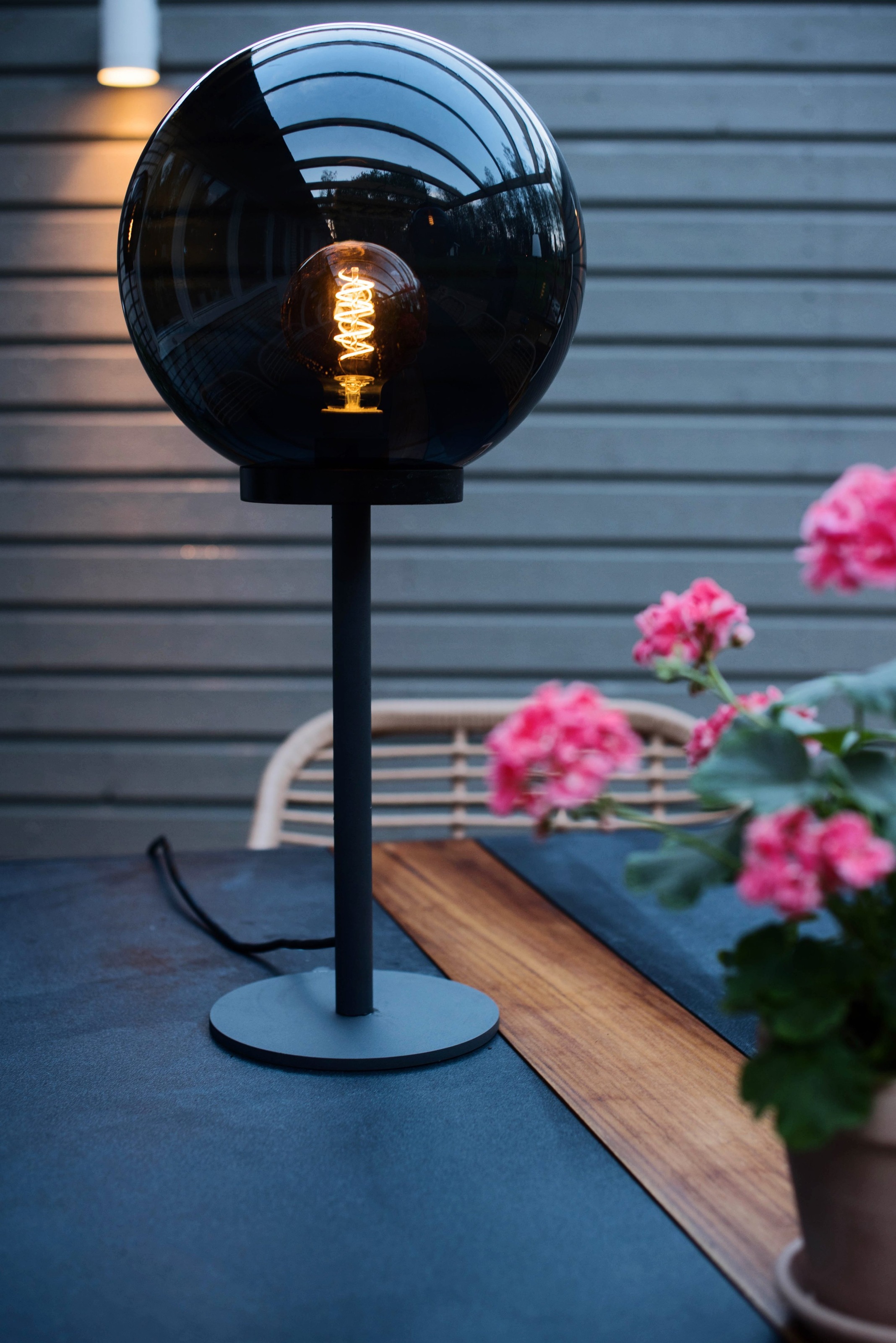 Parforce Traditional Hunting Außen-Stehlampe »Tischleuchte Orby« E27 1 Stk. rauchfarbener Kugelschirm, E27-Fassung ohne Leuchtmittel, max 25 W