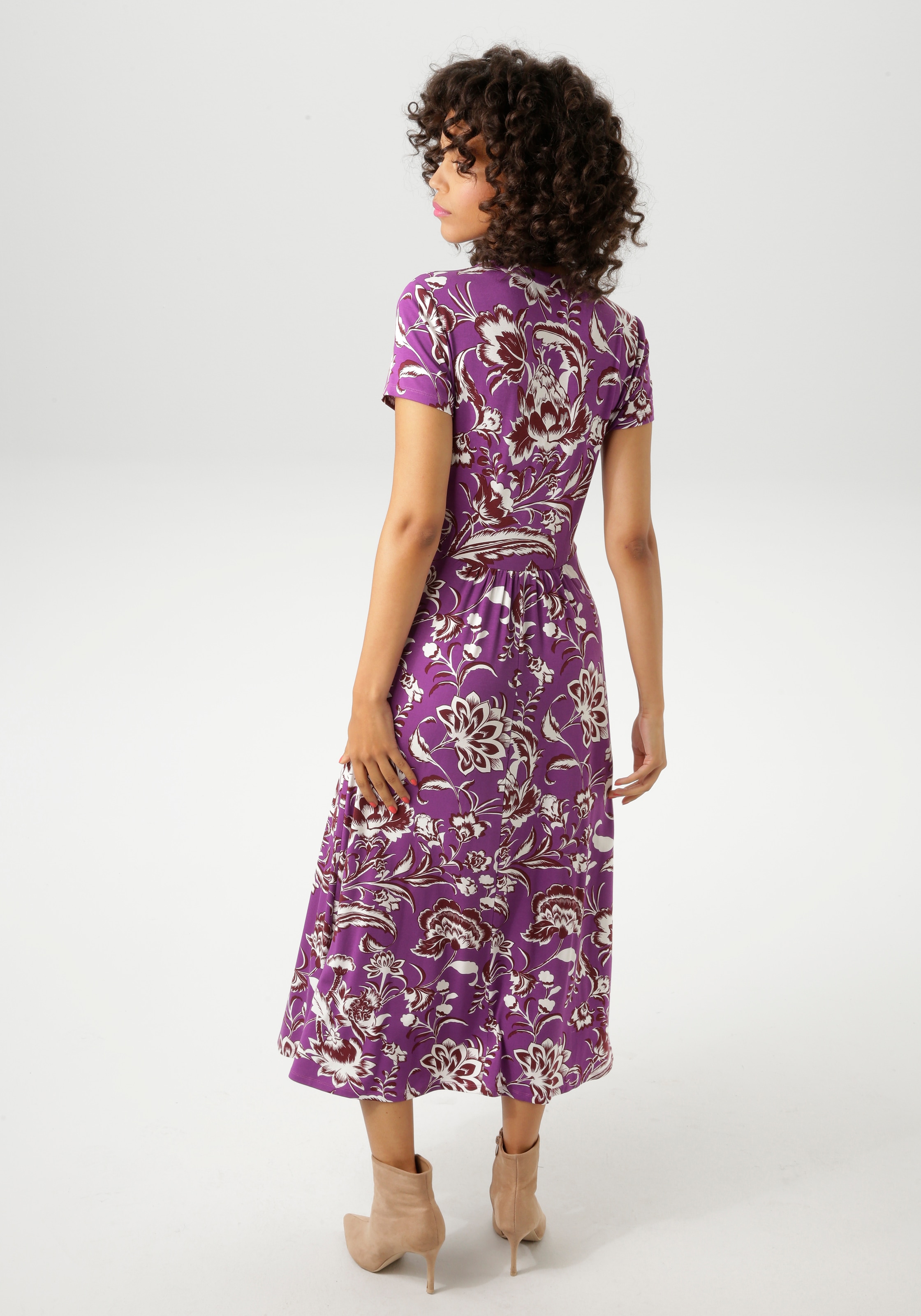 Aniston CASUAL Sommerkleid, mit großflächigem Blumendruck - NEUE KOLLEKTION