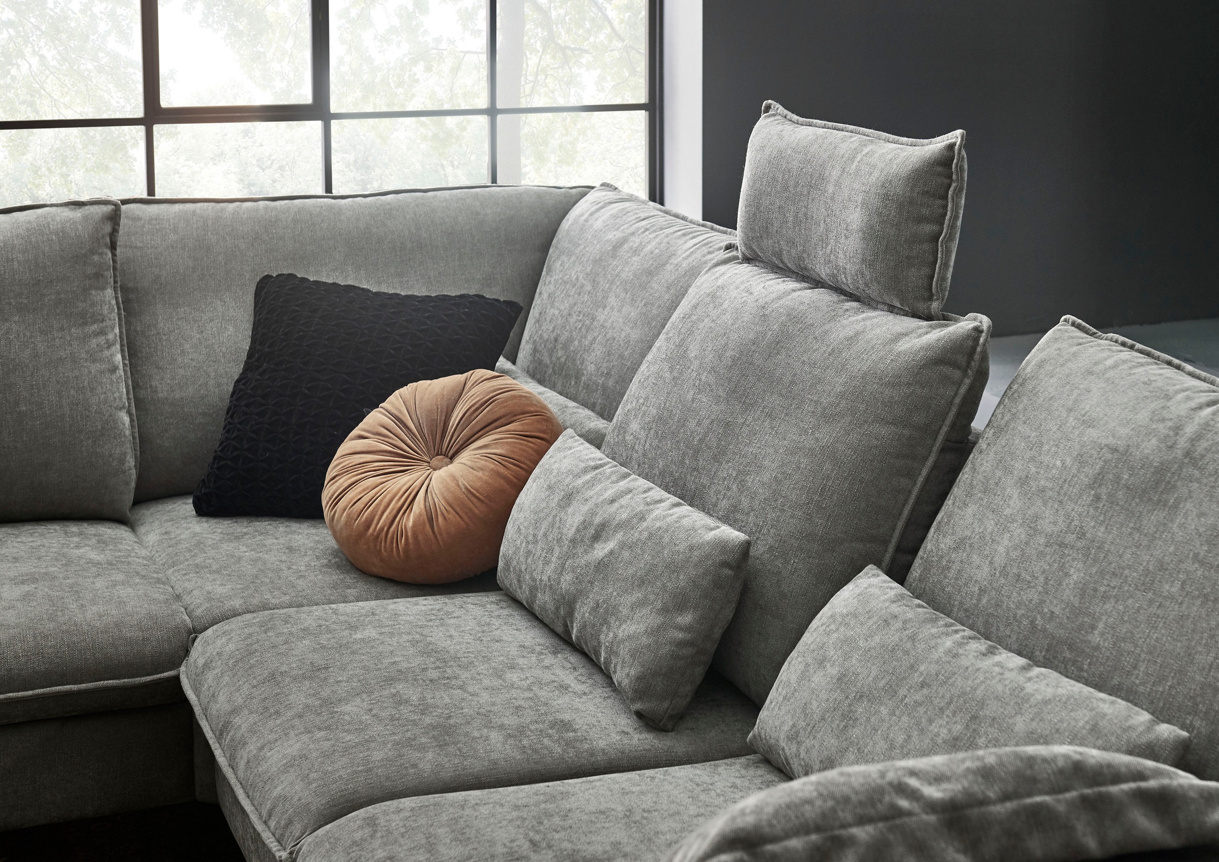3C Carina Ecksofa, (1 St.), incl. 2 Kopfstützen, mit klappbarer Armlehne, weiches Sitzgefühl, wahlweise auch mit motorischer Rückentiefenverstellung und optional mit 3 Nierenkissen