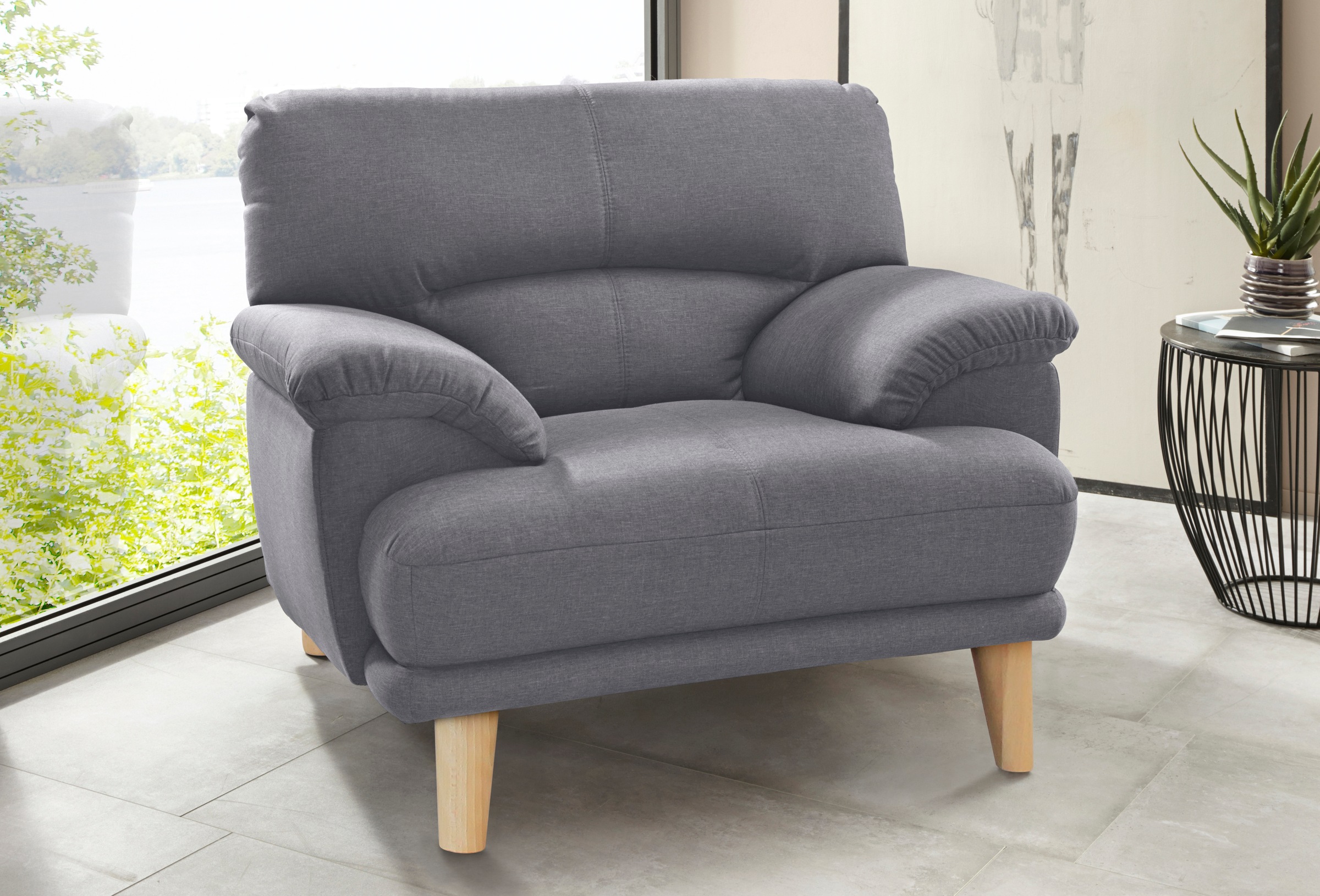 TRENDMANUFAKTUR Sessel »Cecilia, Loungesessel, italienisches Design, bequeme Armlehnen«, aufwendige Rückenverarbeitung für hohen Sitzkomfort, Holzfuß