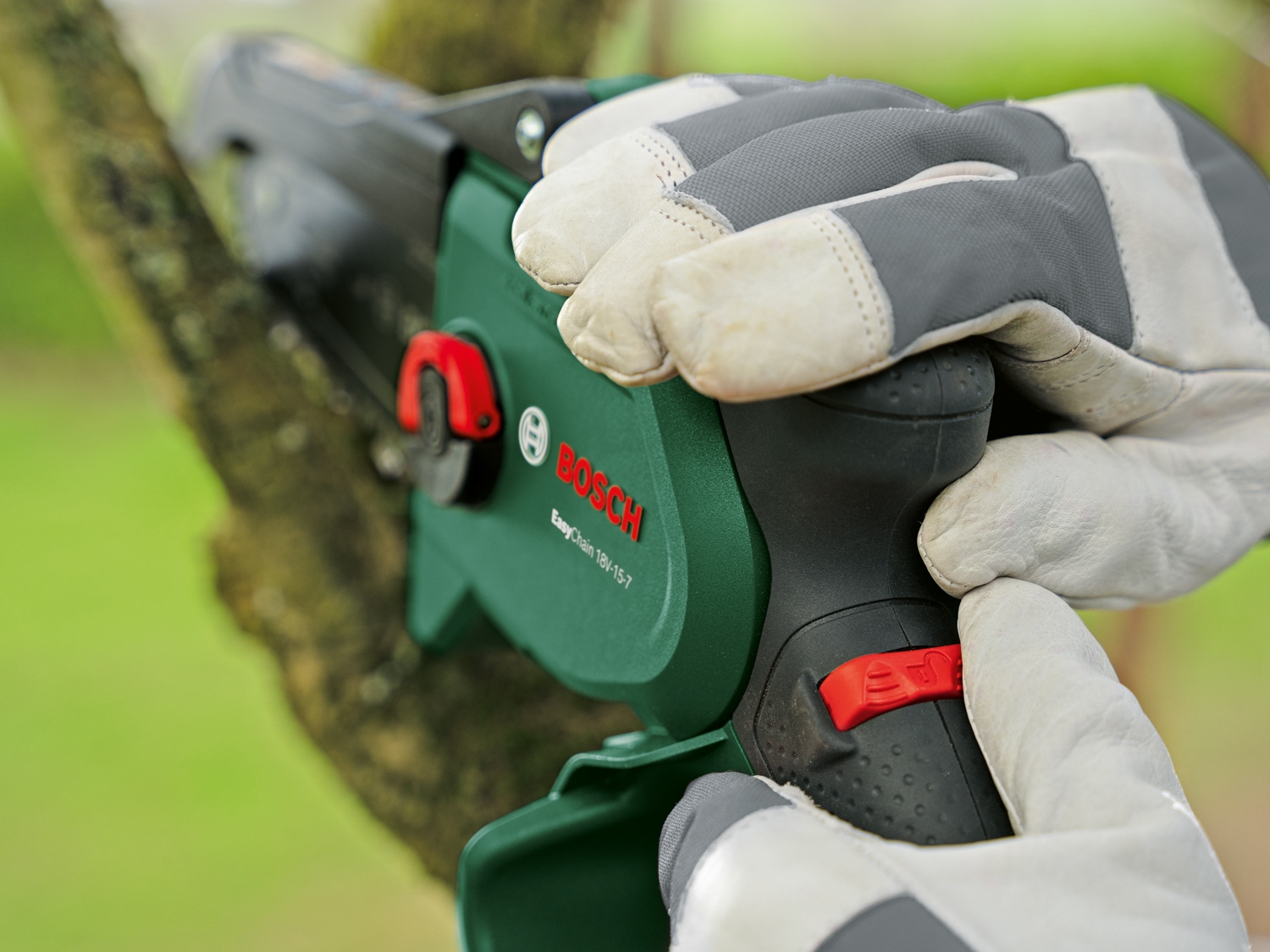 Bosch Home & Garden Akku-Kettensäge »EasyChain 18V-15-7«, inkl. Akku 2,5Ah und Ladegerät AL 18V-20