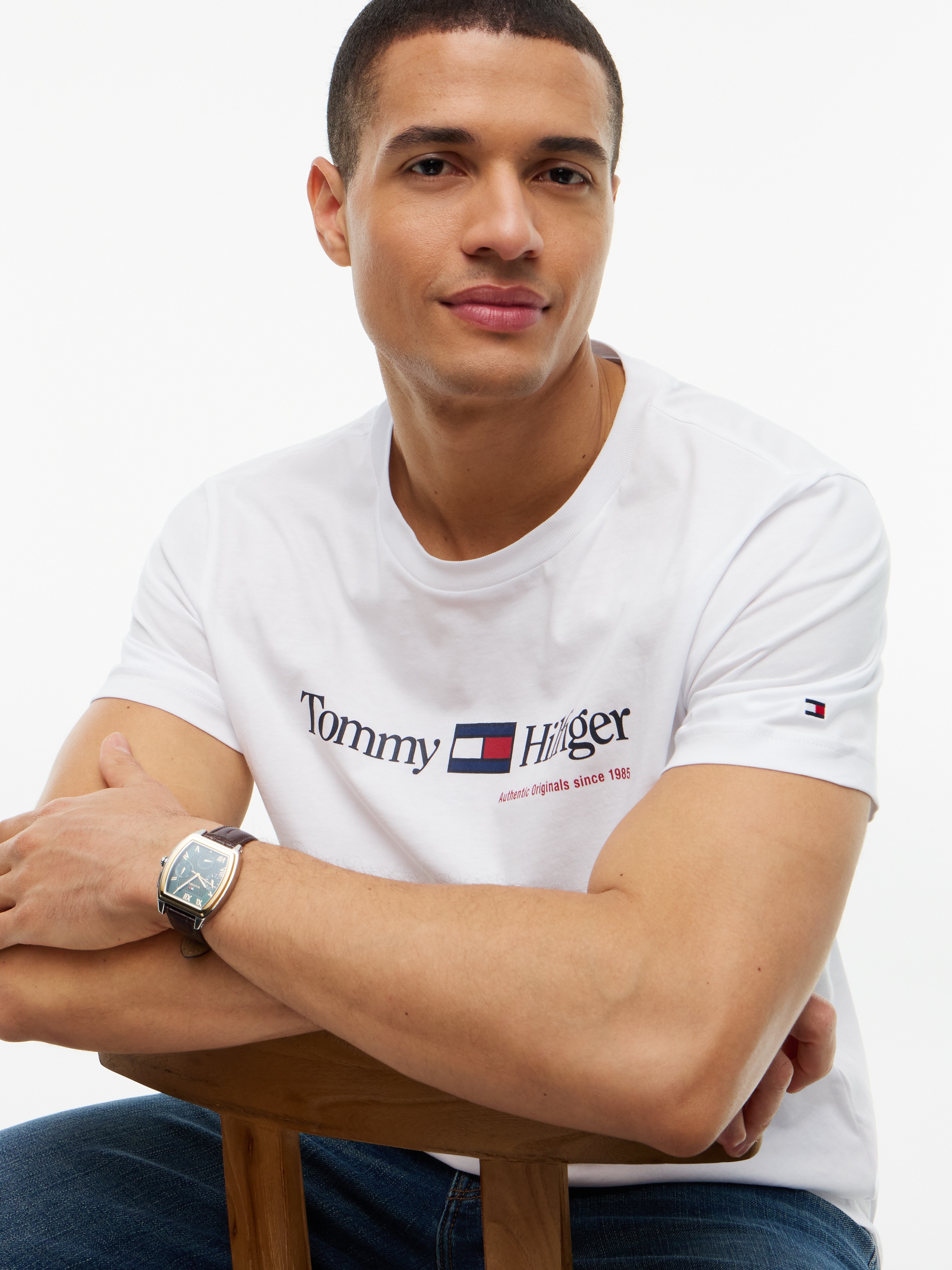 Tommy Hilfiger T-Shirt »BRAND LOVE RWB GRAPHIC« Auffälliger Frontprint mit Tommy Hilfiger Schriftzug, normale Passform