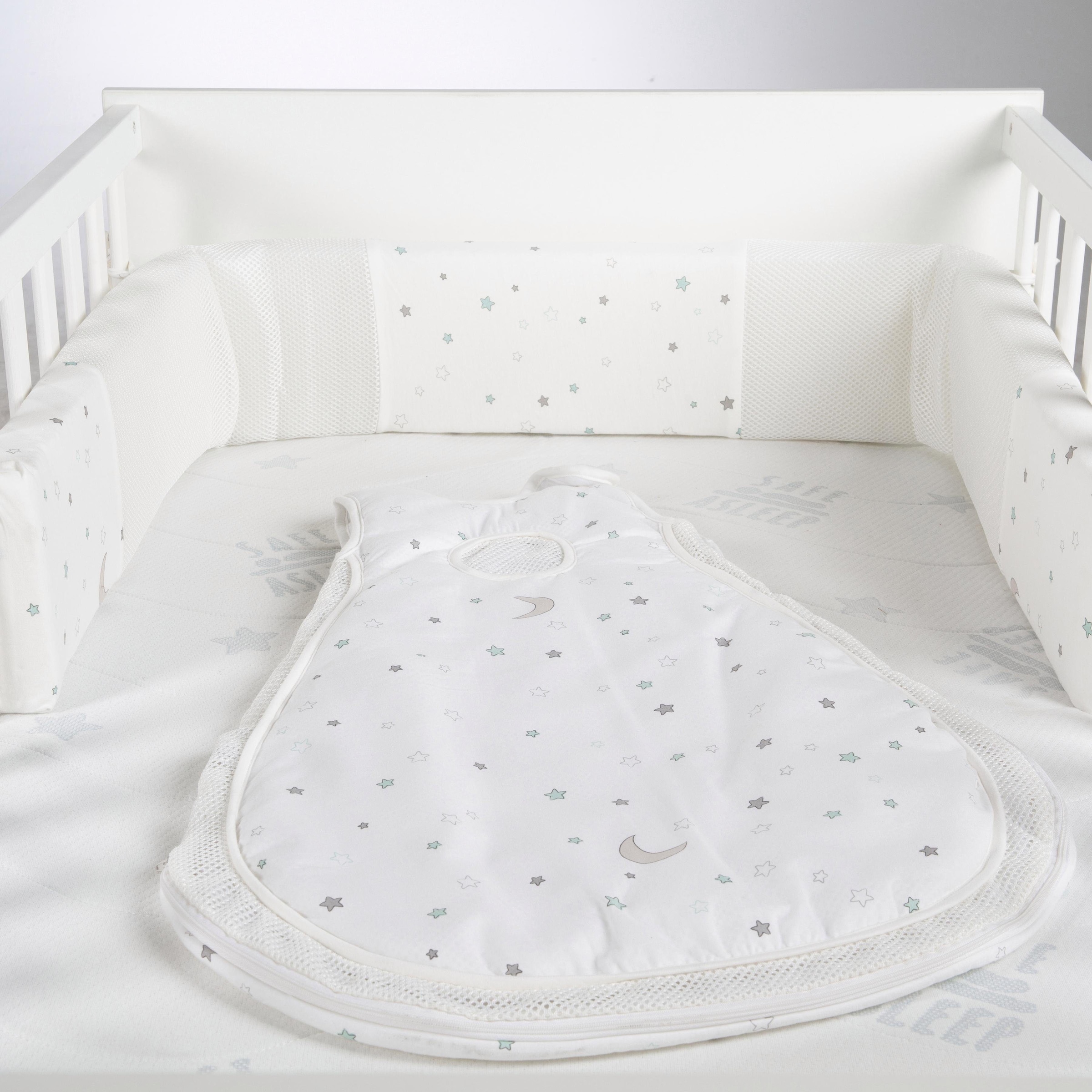 roba® Babybett »safe asleep® Sternenzauber«, (4 tlg.), inkl. Matratze, Nestchen und Schlafsack