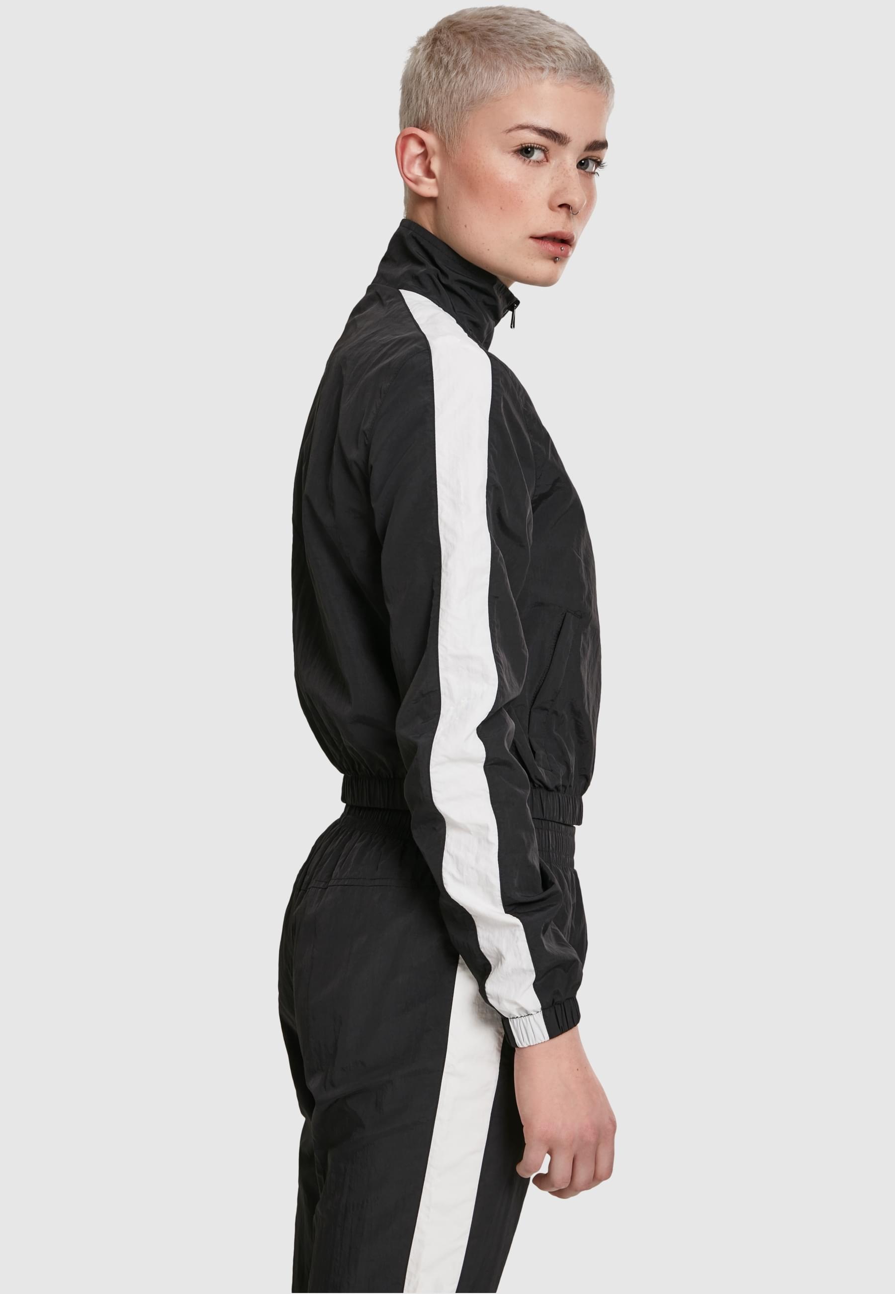 URBAN CLASSICS Allwetterjacke »Urban Classics Damen Ladies Short Striped Crinkle Track Jacket«, (1 St.), ohne Kapuze
