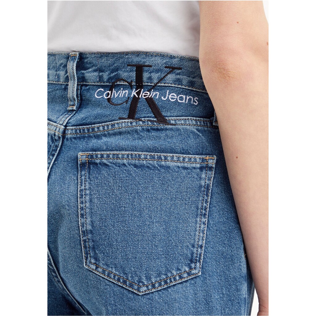 Calvin Klein Jeans Mom-Jeans, mit Calvin klein Logostickerei hinten am Bund
