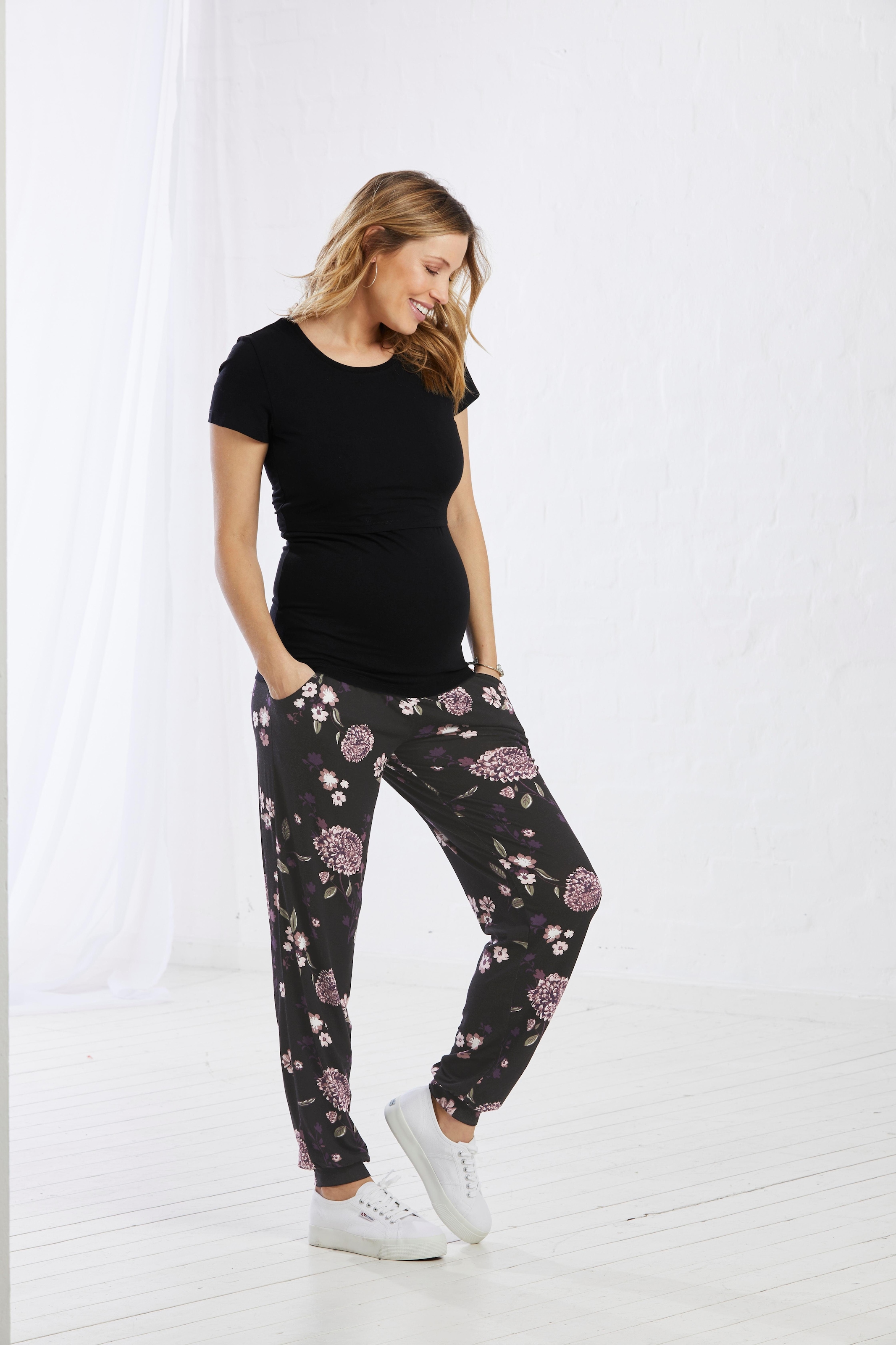 Neun Monate Umstandshose »Haremshose für Schwangerschaft und Stillzeit«, in bequemer Passform und mit Blumenmuster