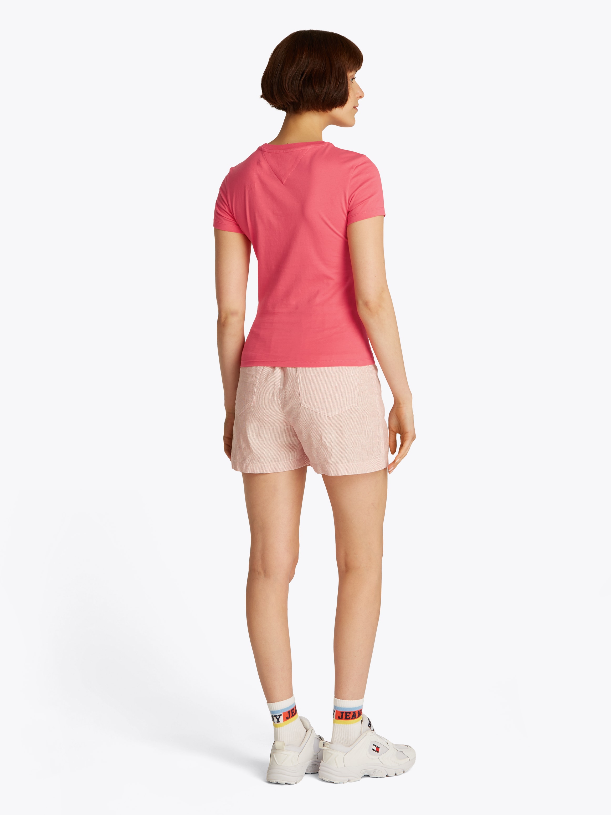 Tommy Jeans Curve Rundhalsshirt »Shirt TJW SLIM ESSENTIAL« in Großen Größen, Logo-Print auf Brusthöhe, mit Logostickerei