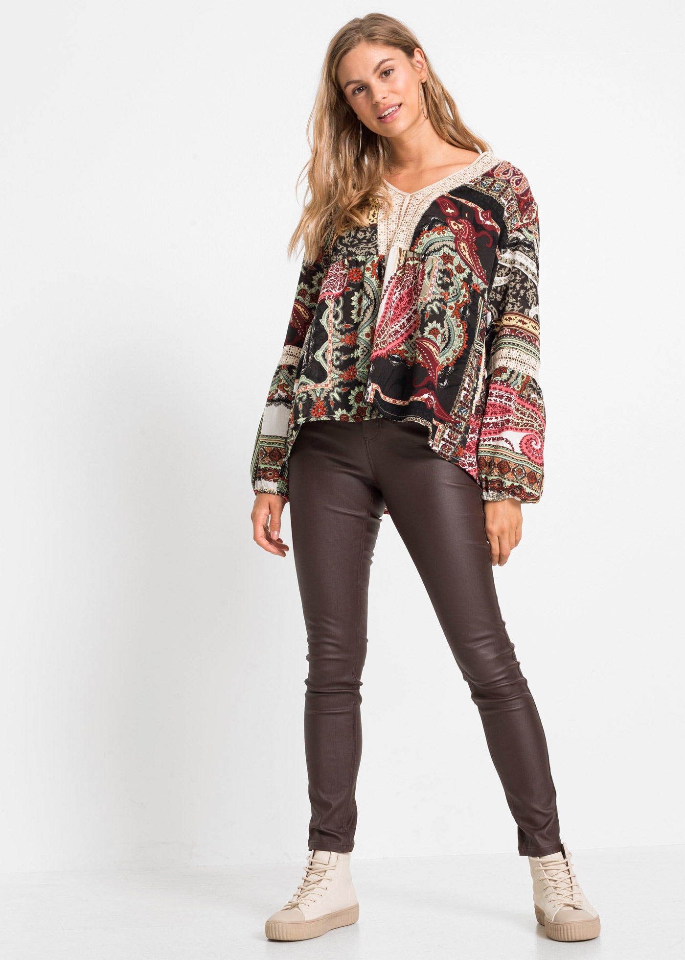 bonprix Stretch-Hose  mit Lederoptik, Slim Fit Passform, mit Push-up Effekt