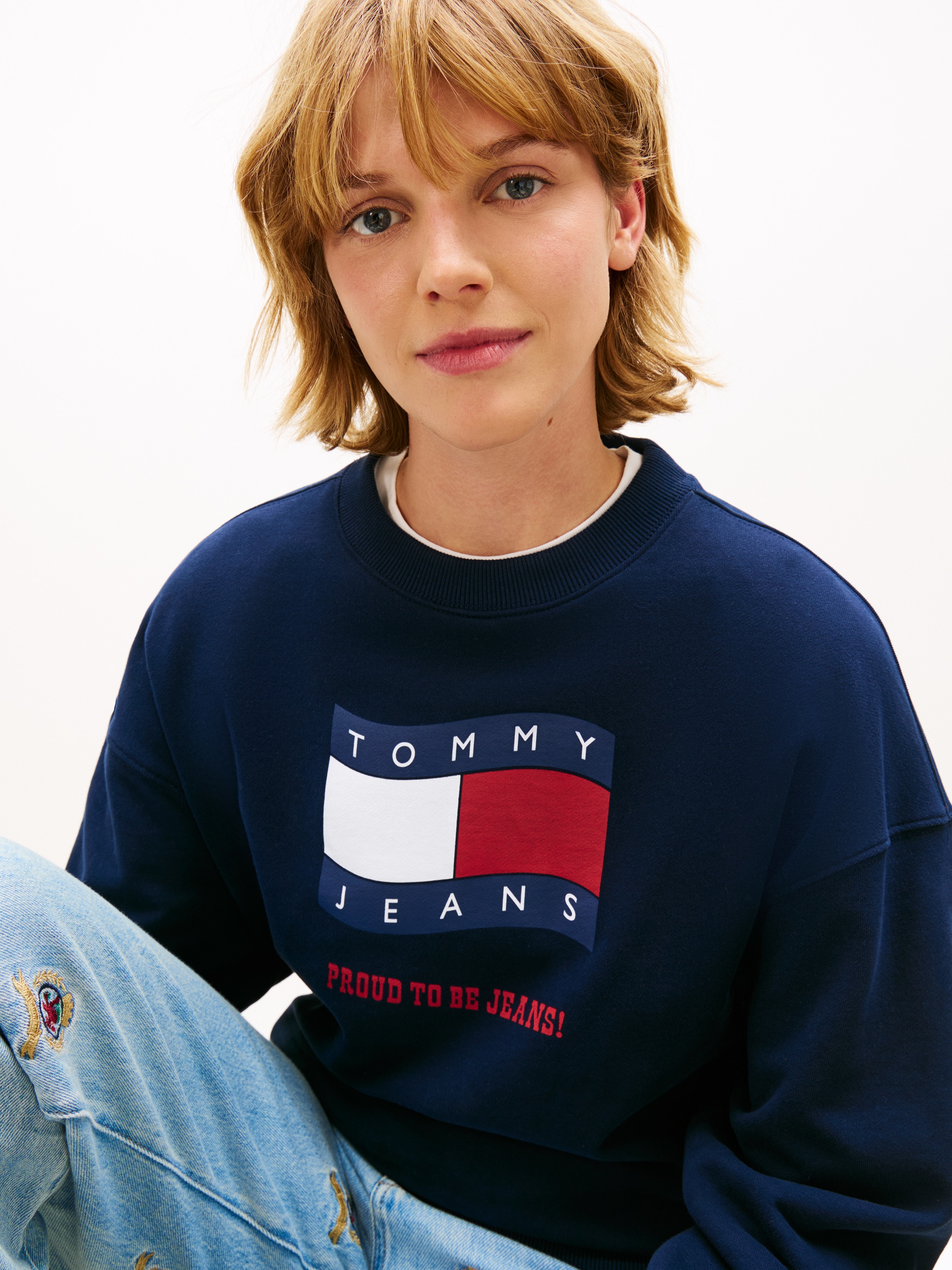 Tommy Jeans Sweatshirt »TJW BXY WAVY FLAG CREW EXT«, Boxy Fit mit Rundhals

