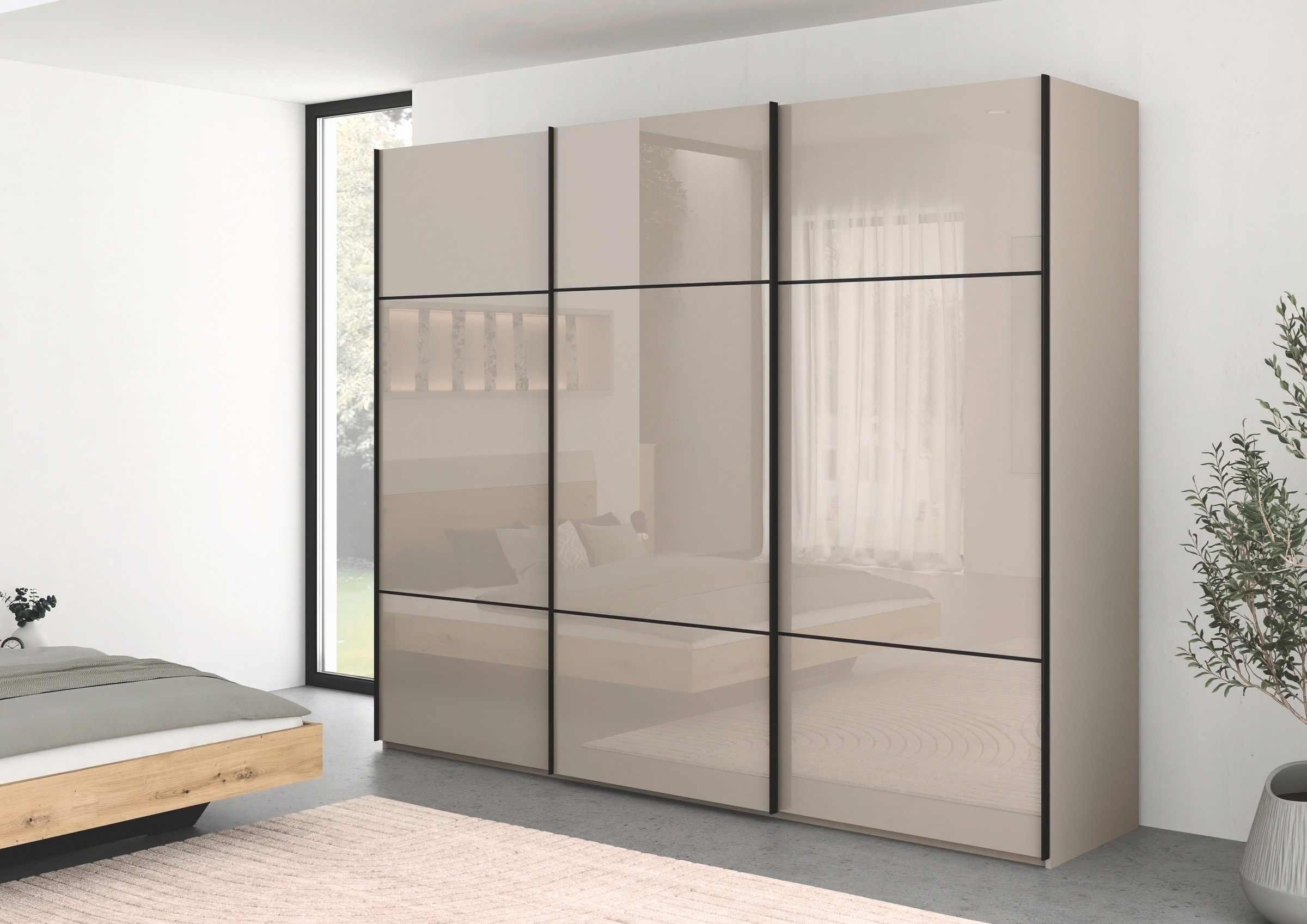rauch Schwebetürenschrank »Kleiderschrank Schrank Garderobe Schlafzimmerschrank SCALE-TRIO«, edle dreigeteilte Front mit 2 Zierleisten Glasfront MADE IN GERMANY