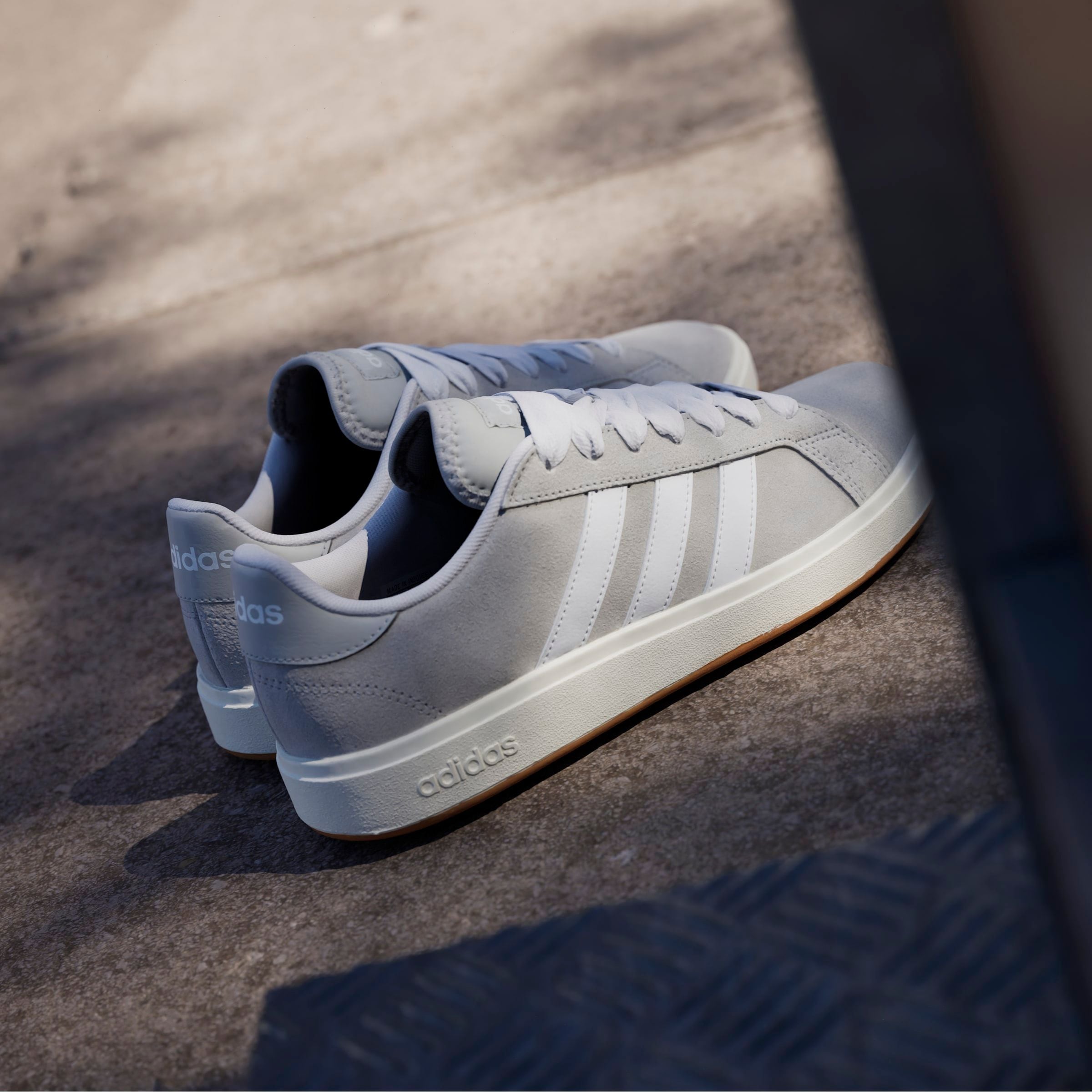 adidas Sportswear Sneaker »GRAND COURT BASE 00S«, Design auf den Spuren des adidas Campus 00