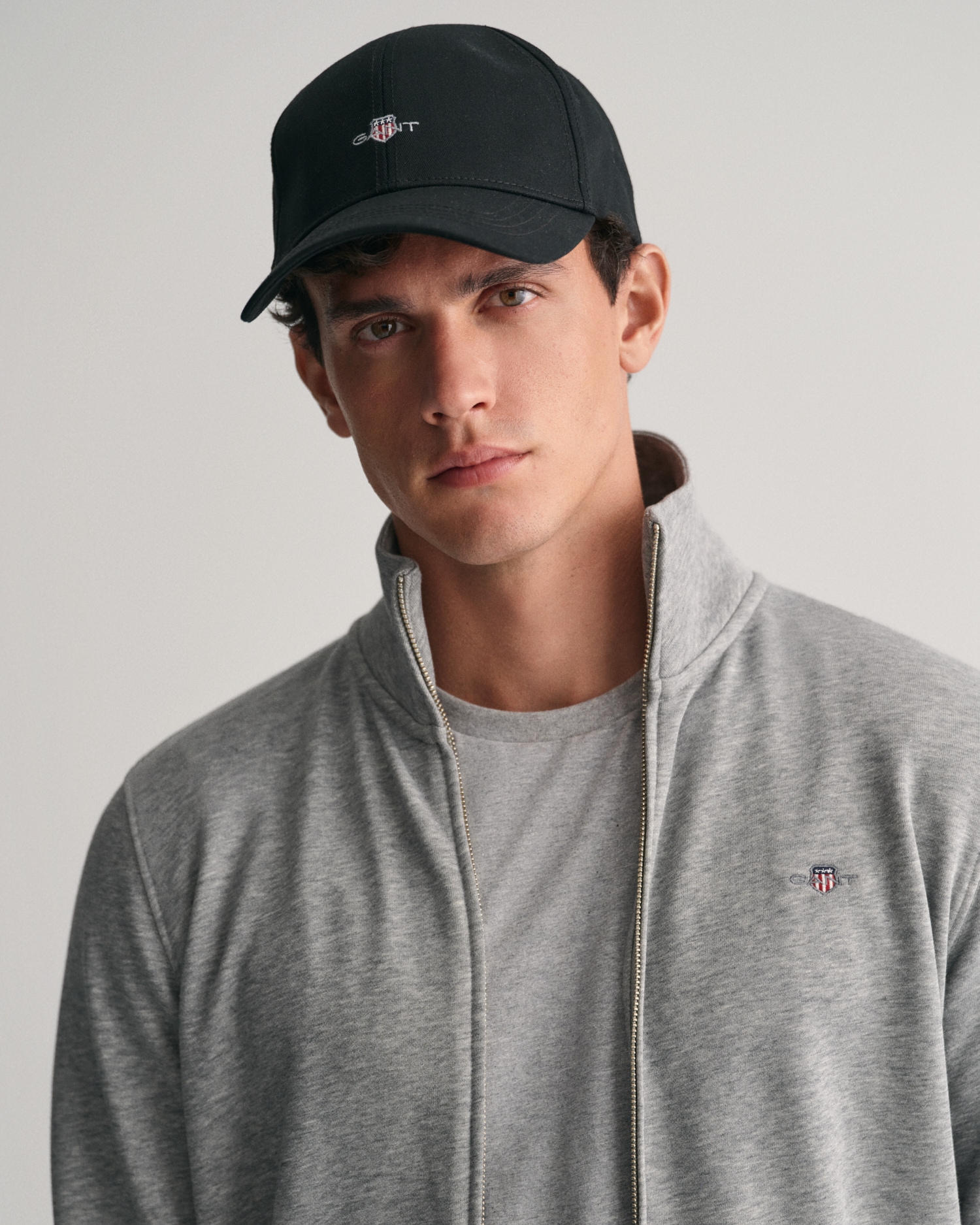 Gant Sweatjacke »REG SHIELD FULL ZIP SWEAT«, mit Logostickerei auf der Brust