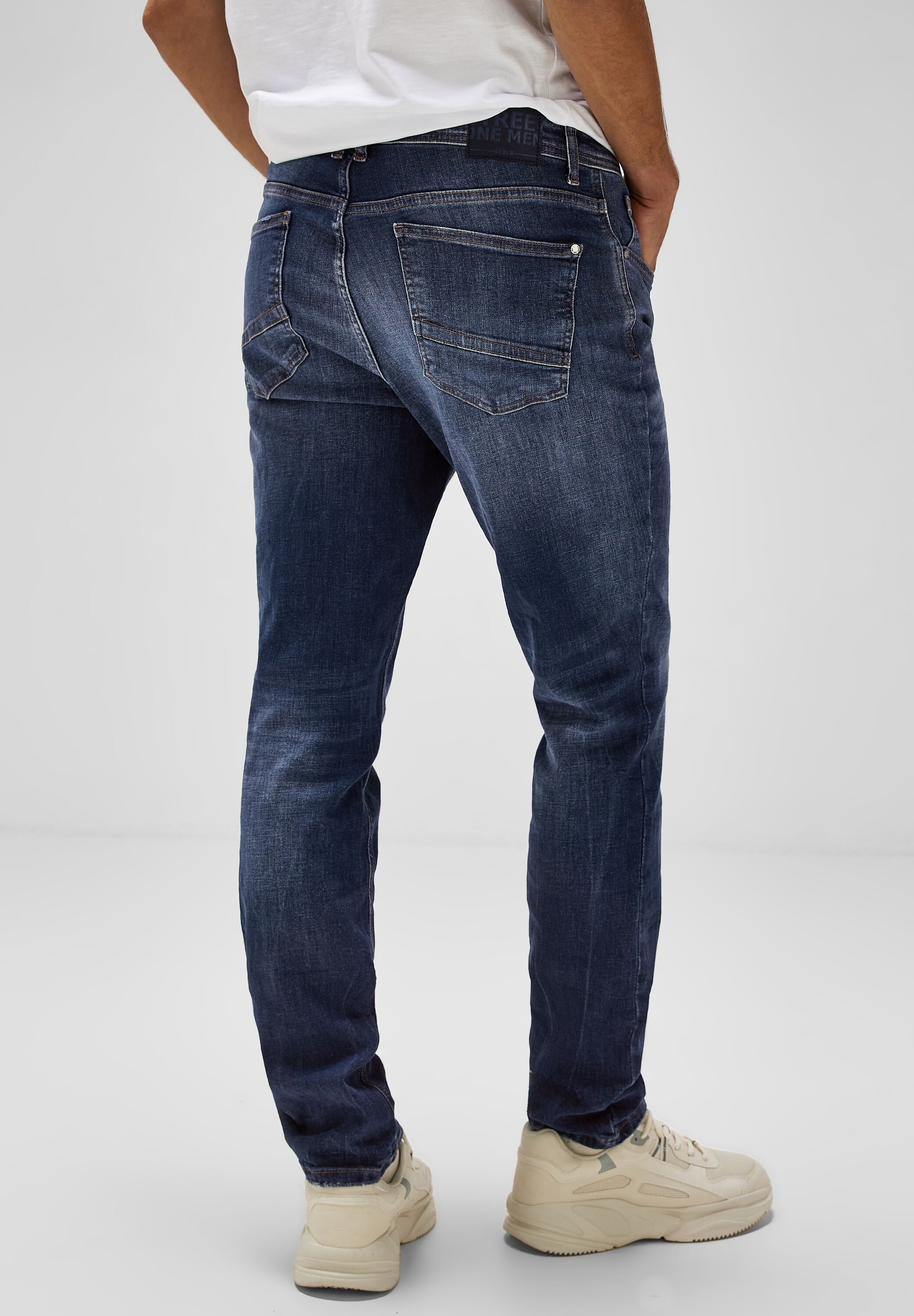 Regular-fit-Jeans, im Used Look
