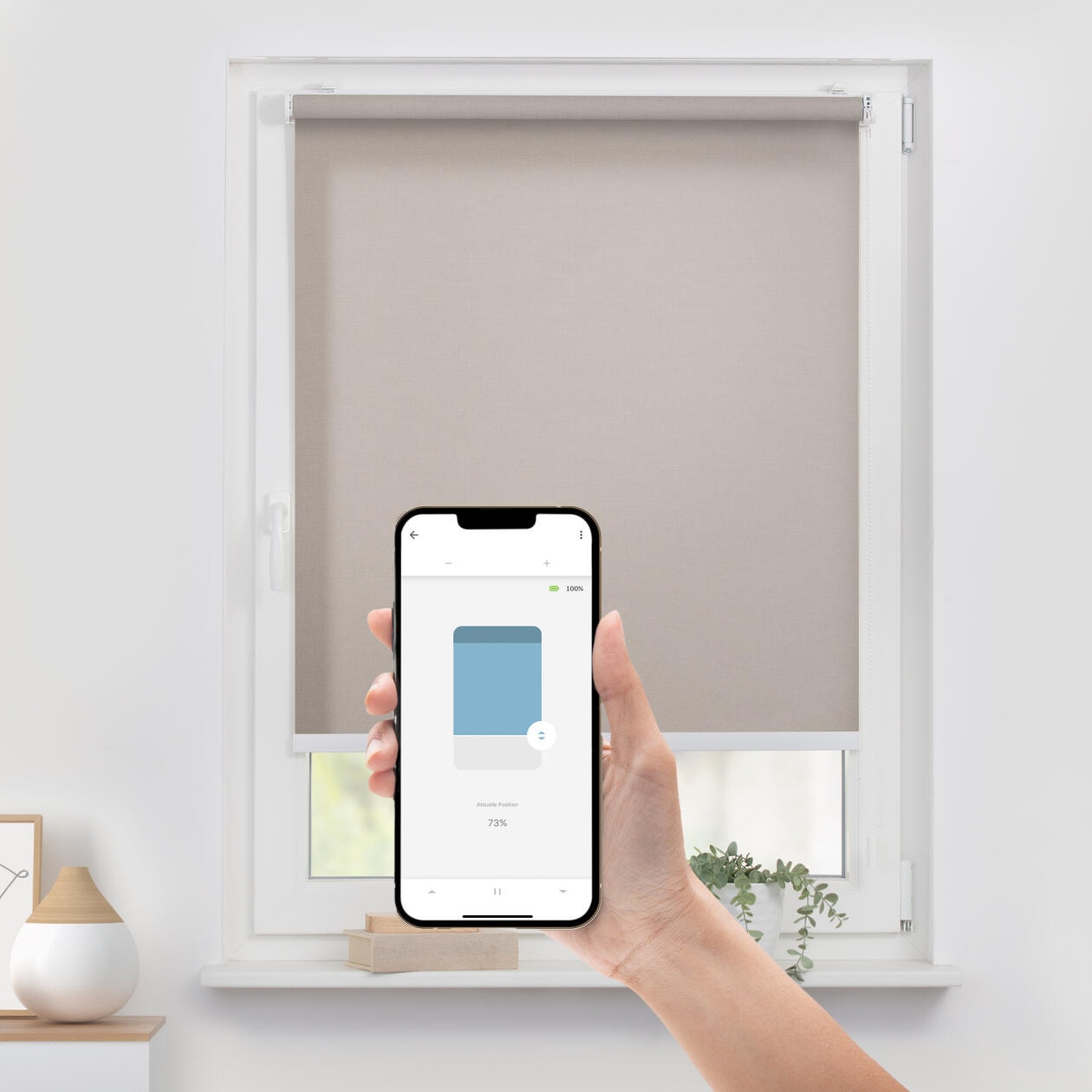 LICHTBLICK ORIGINAL Rollo »Klemmfix, ohne Bohren«, blickdicht, Blendschutz-Sichtschutz, mit Bohren/ohne Bohren, freihängend, Steuerbar mit Bluetooth-App, integrierter Elektromotor und Akku