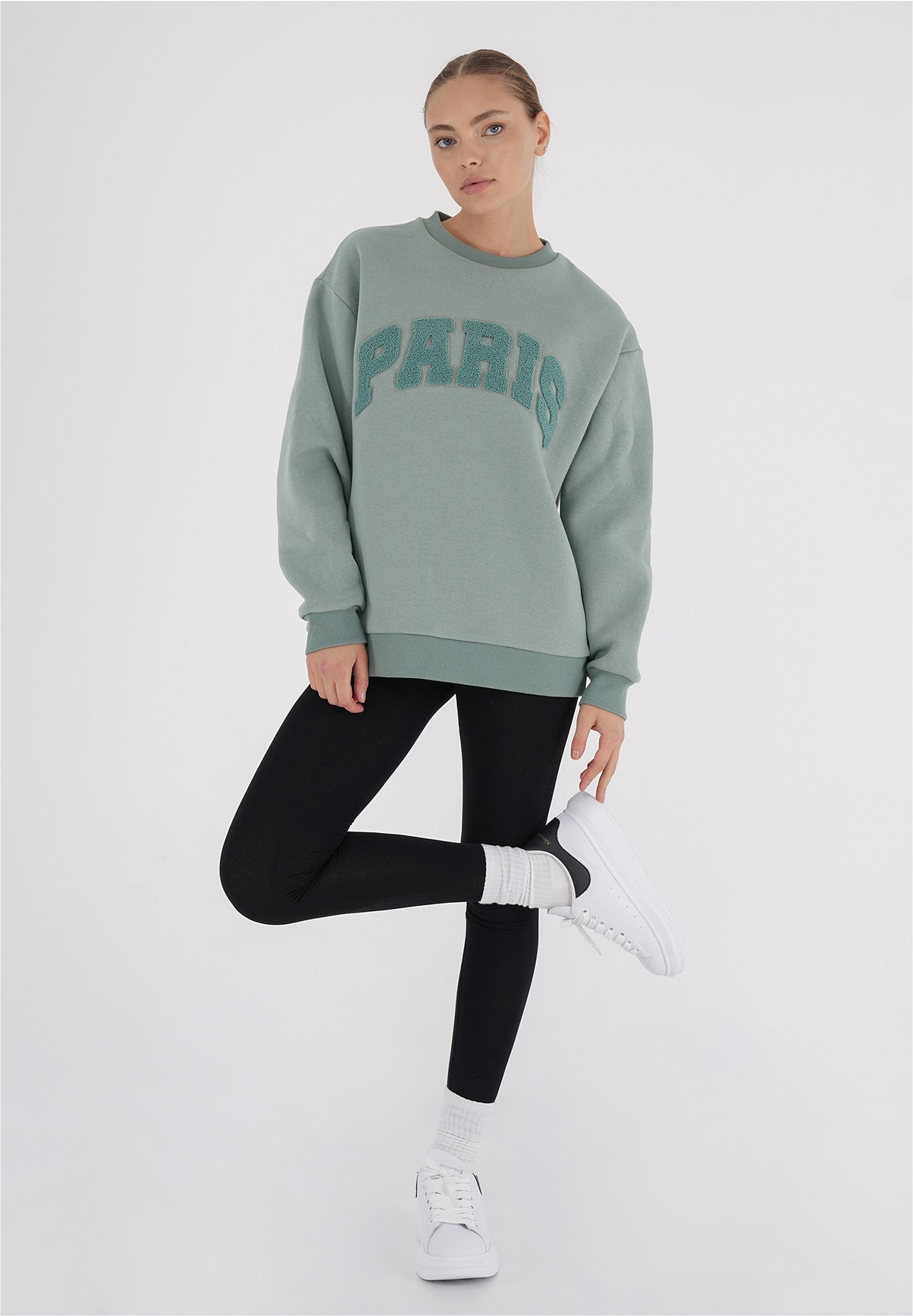 freshlions Sweatshirt "Paris", (1 tlg.), mit wunderbarer Stickerei günstig online kaufen