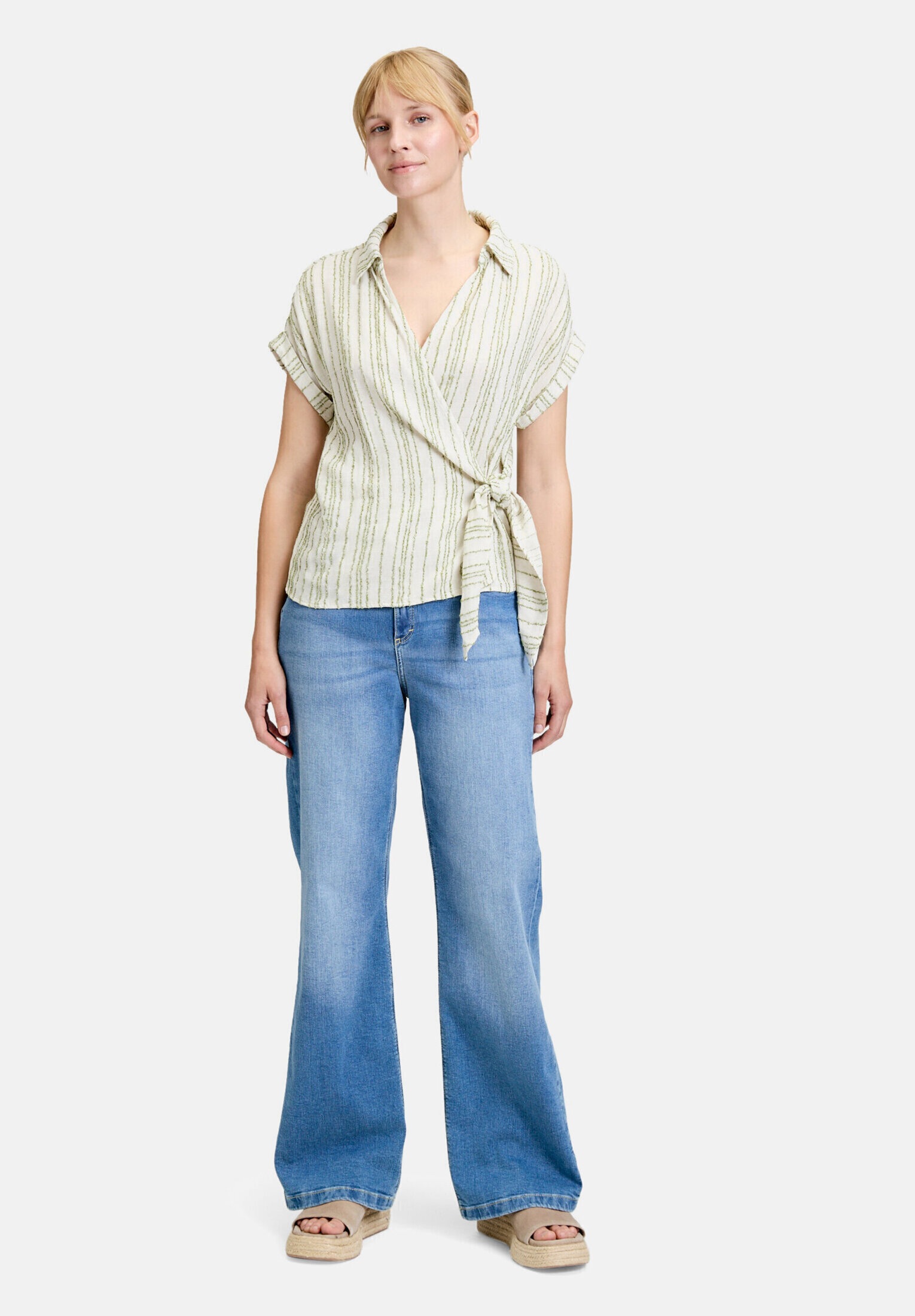 Cartoon Klassische Bluse "Damen mit Bindegürtel"