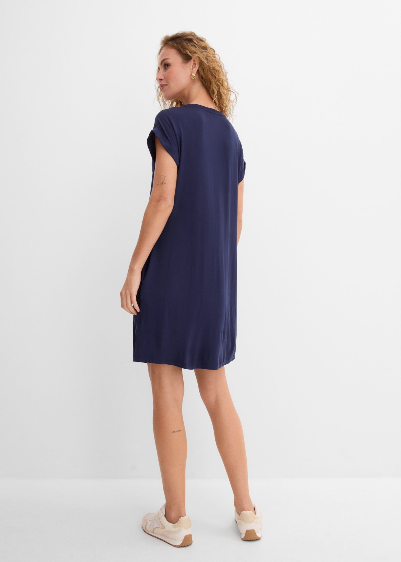 bonprix Jerseykleid lockere Passform, aus Viskose und Elasthan, mit Rundhalsausschnitt