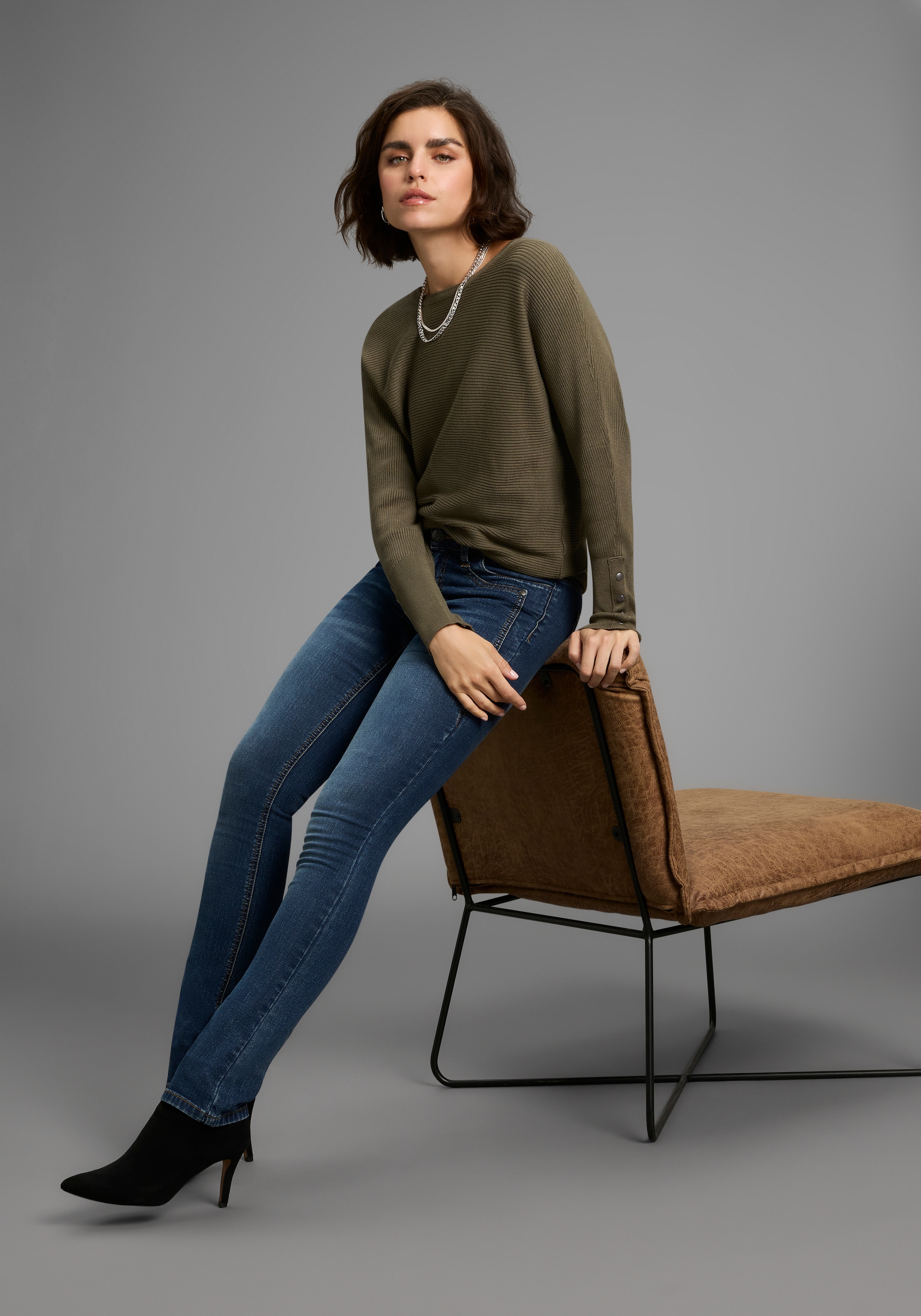 Arizona Comfort-fit-Jeans »mit Keileinsätzen«, niedrige Leibhöhe