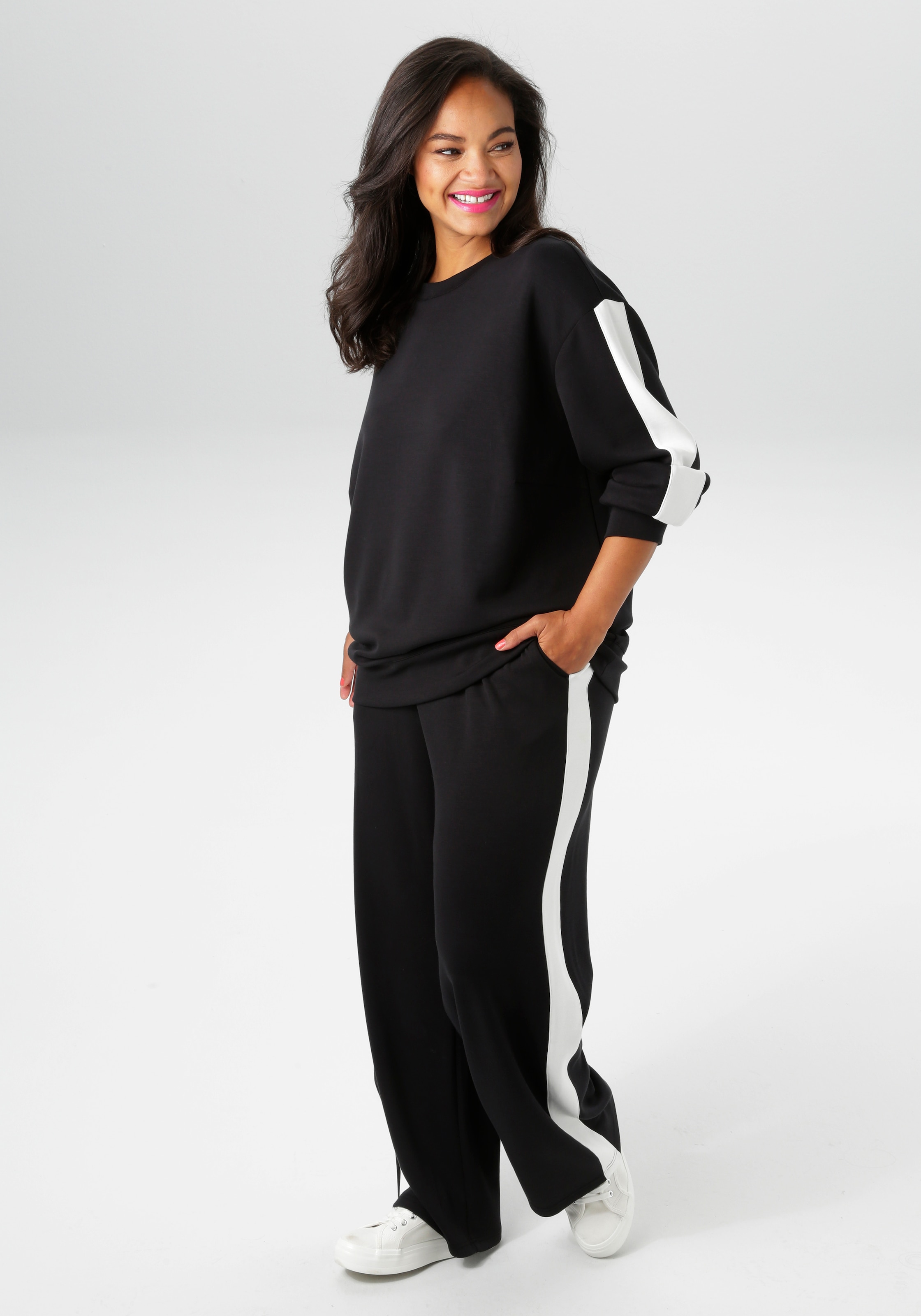 Aniston PLUS Sweatshirt, mit trendigen Seitenstreifen günstig online kaufen