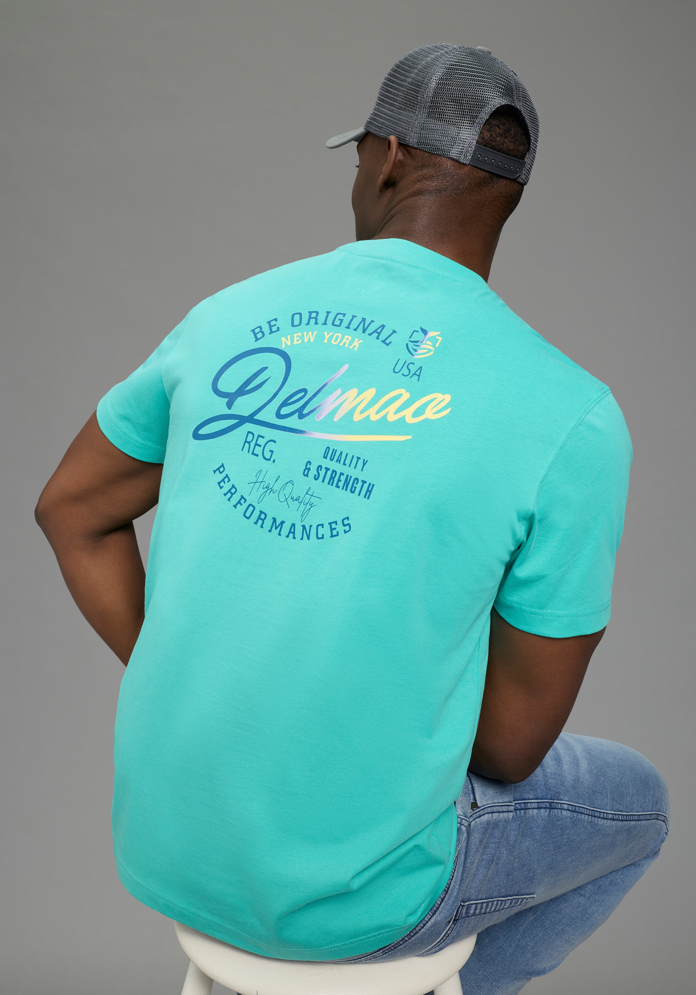 DELMAO Rundhalsshirt »Neue Kollektion!« casual Stil, Kurzarm, normale Passform, mit Print-Applikation
