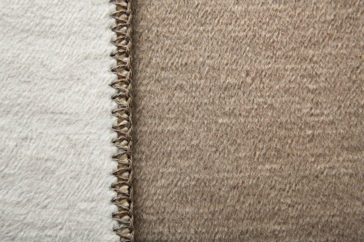 Biederlack Wohndecke »Duo«, mit unifarbener Wendeoptik, Kuscheldecke