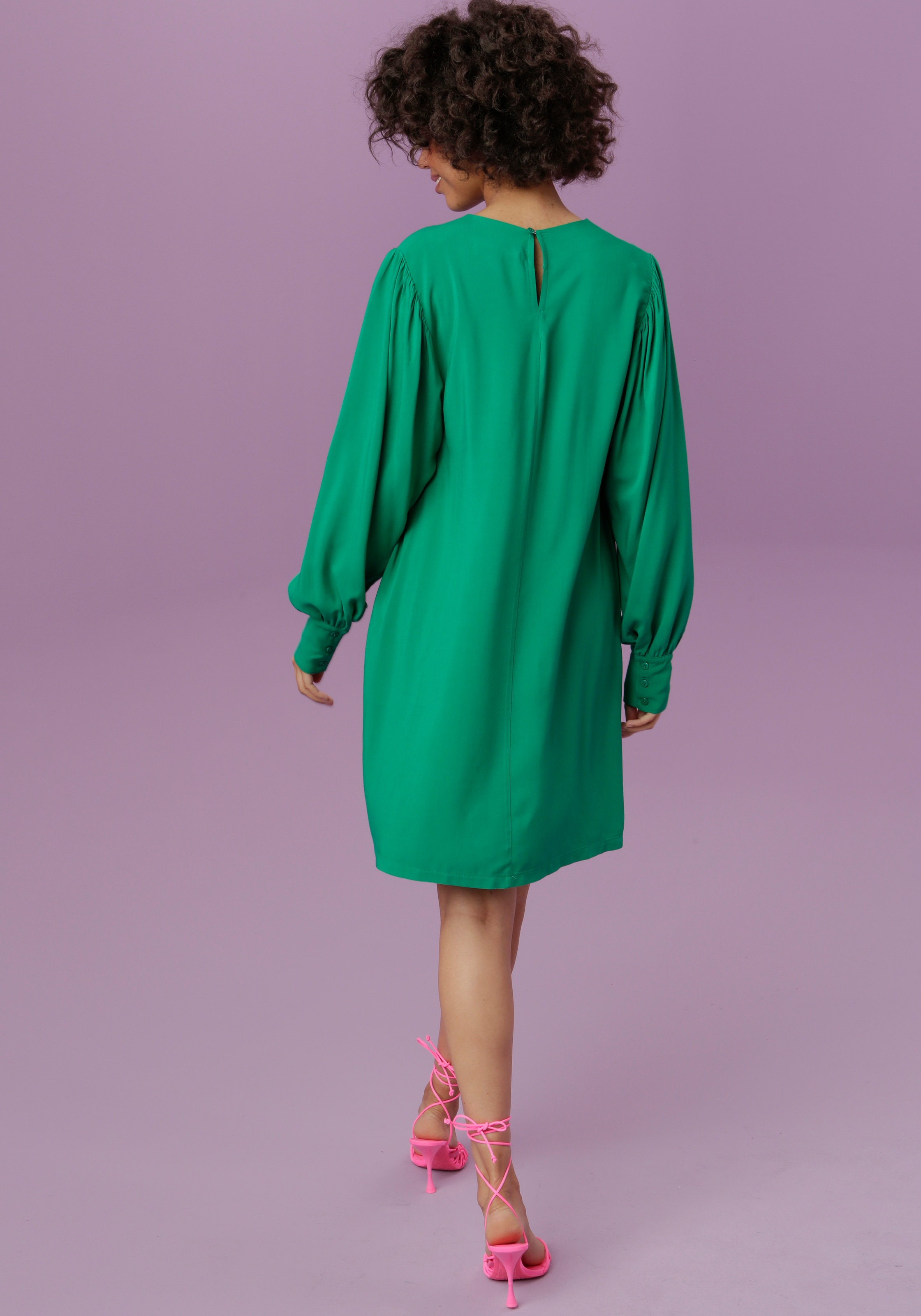 Aniston für in CASUAL trendigen Blusenkleid, Knallfarben BAUR | kaufen