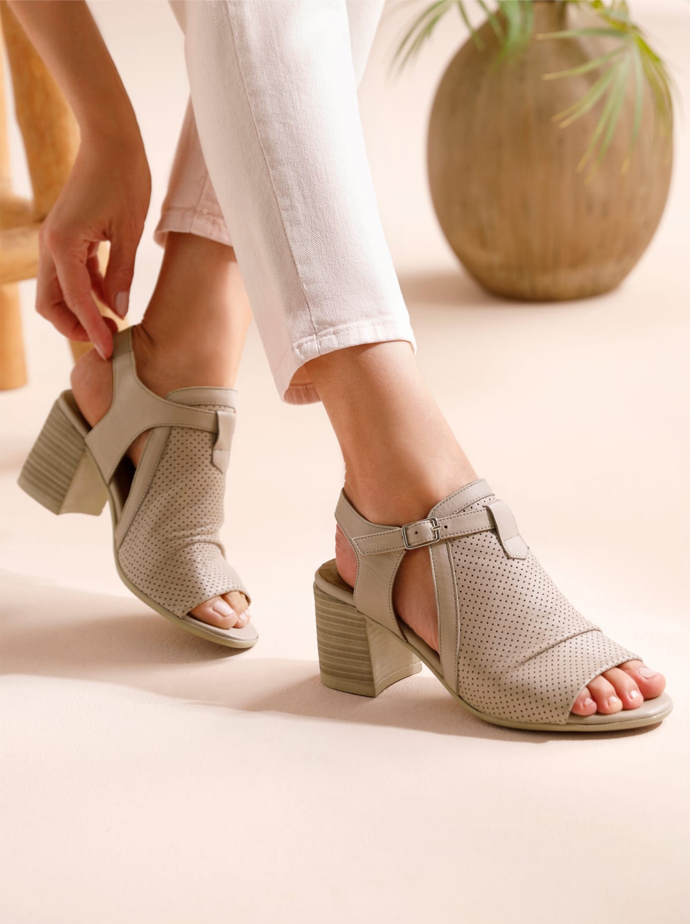 Andrea Conti Sandalette