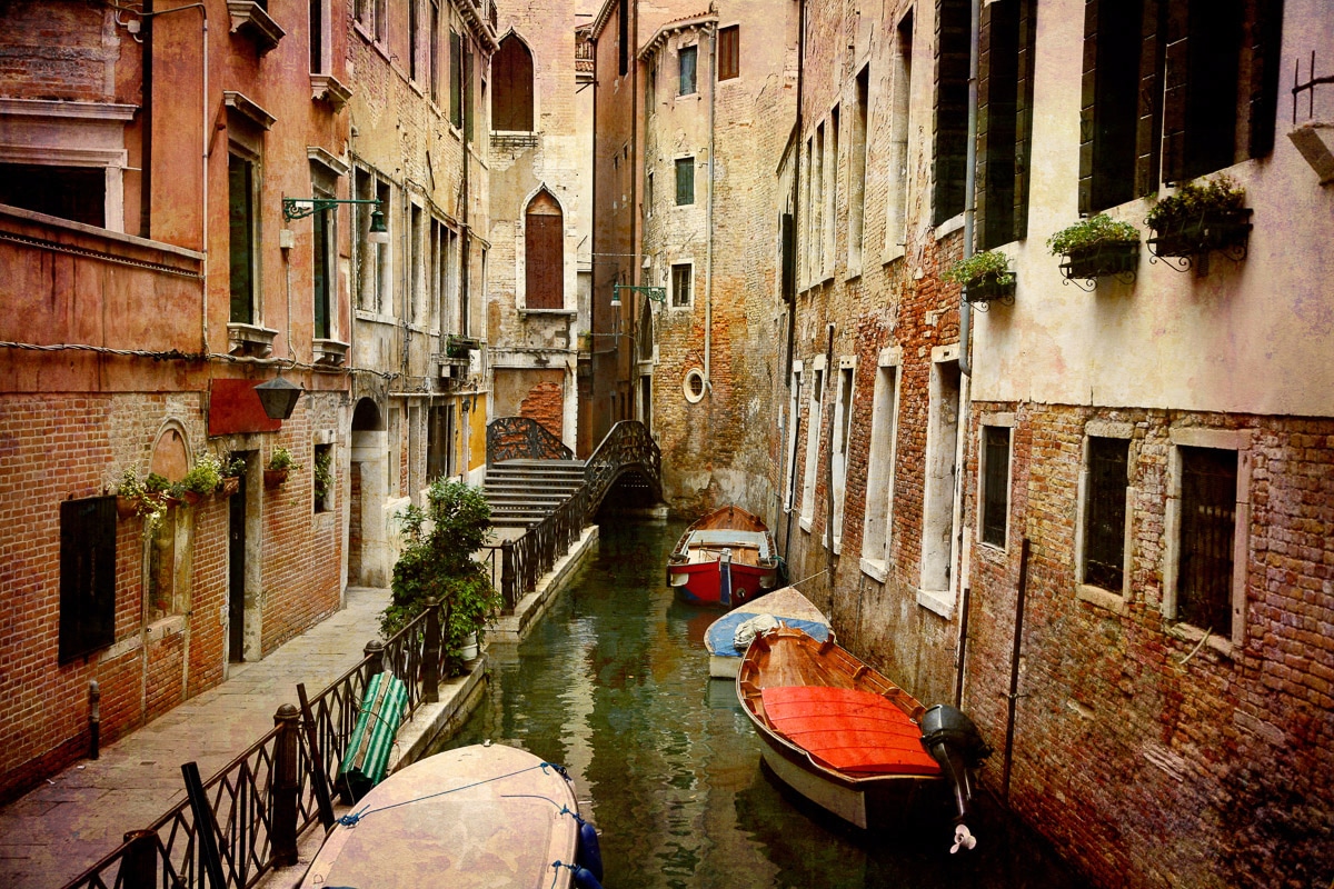 Papermoon Fototapete "Venedig Straße"