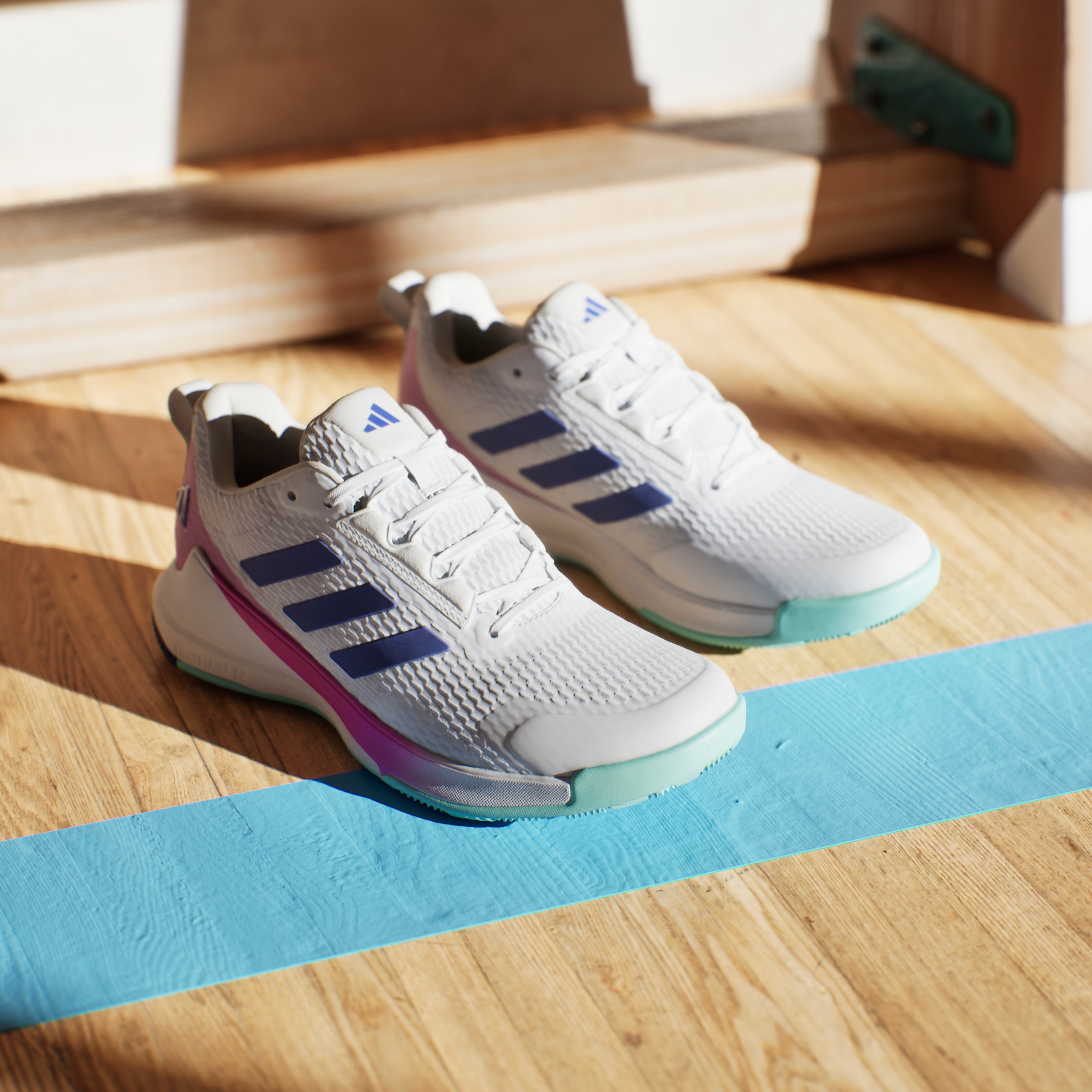 adidas Performance Indoorschuh »NOVAFLIGHT 2 INDOOR«, besonders geeignet für Volleyball und Basketball