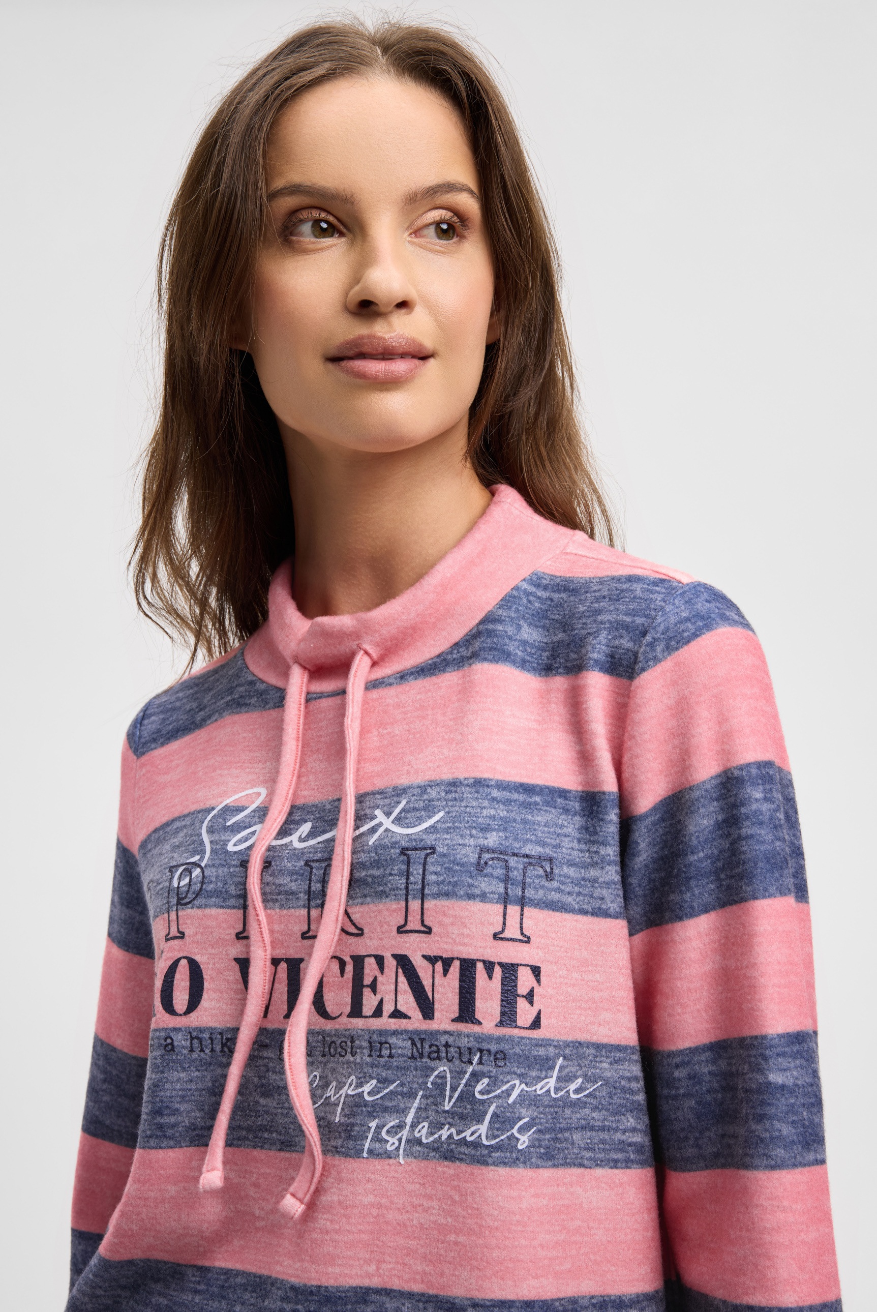 SOCCX Rundhalspullover aus Flauschstrick