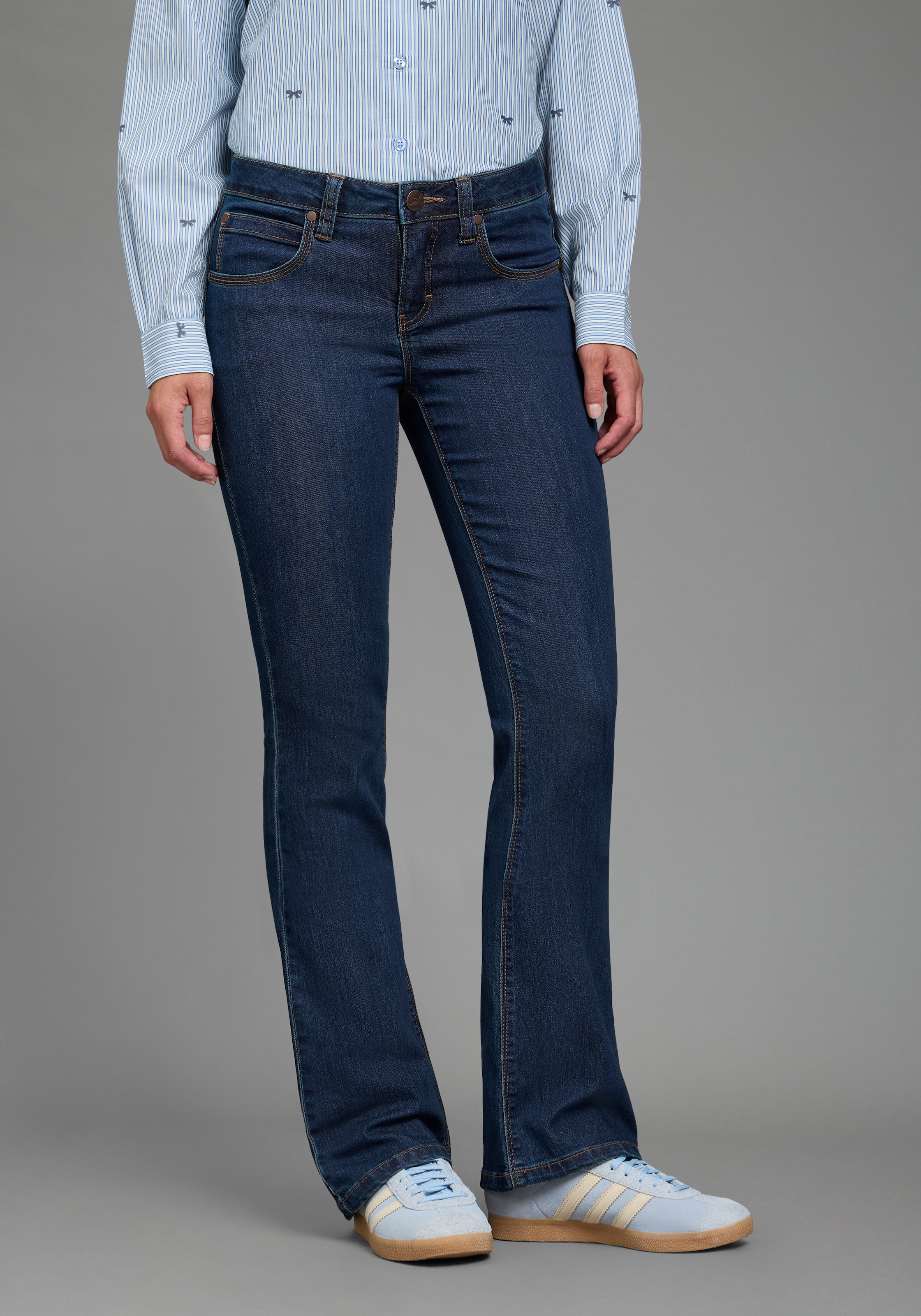 Arizona "Shaping" bootcut, Kontrastnähte, Used-Look-Waschung, niedrige Leibhöhe