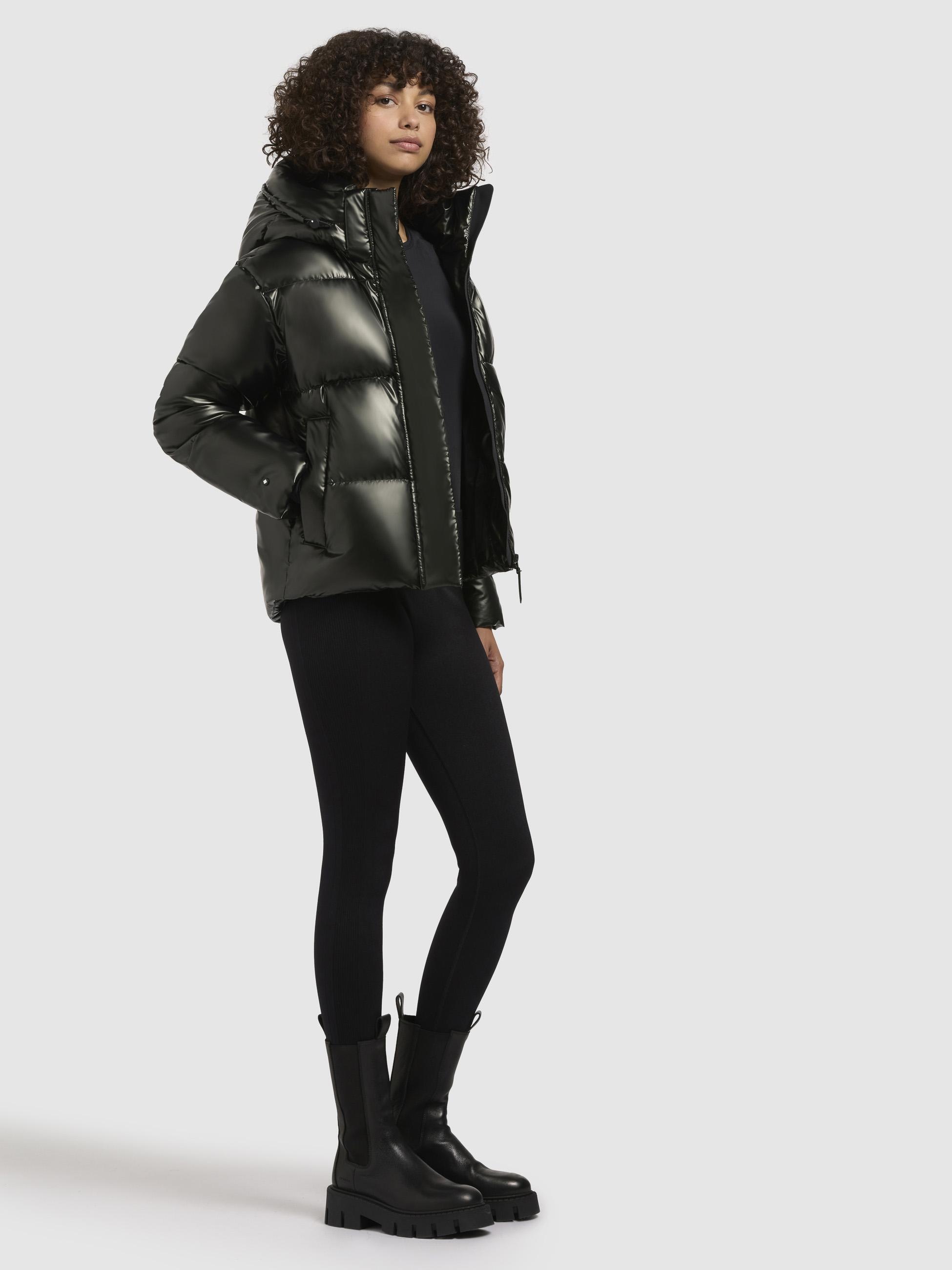khujo Steppjacke »Devina Shiny-YM«, mit Kapuze, Glänzende kurze Winterjacke für Damen