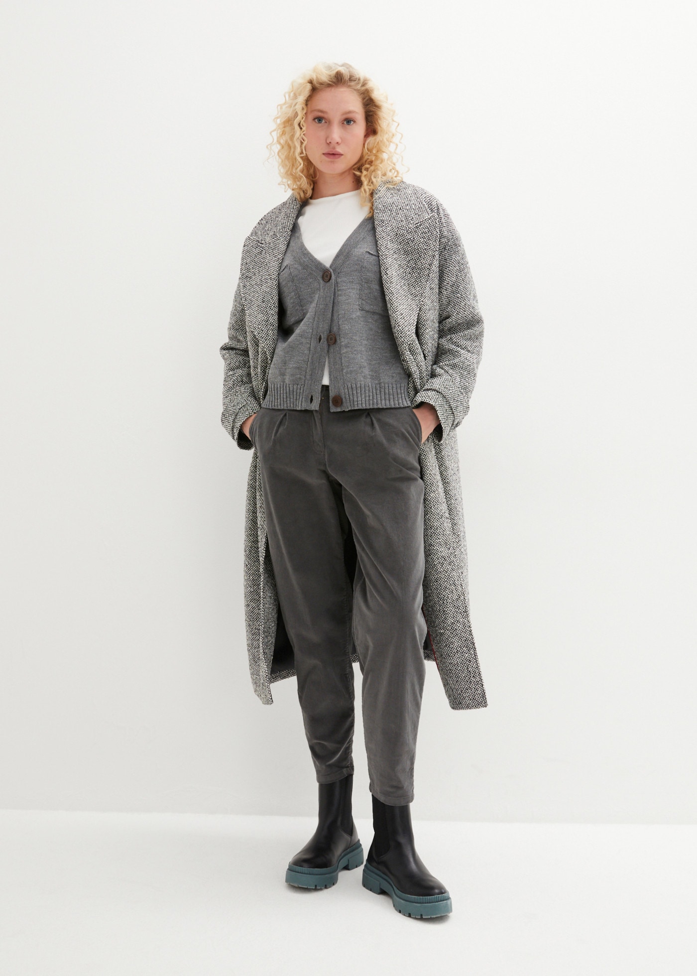 bonprix Cordhose  Loose Fit, mit Cordstruktur, aus Baumwolle und Elasthan