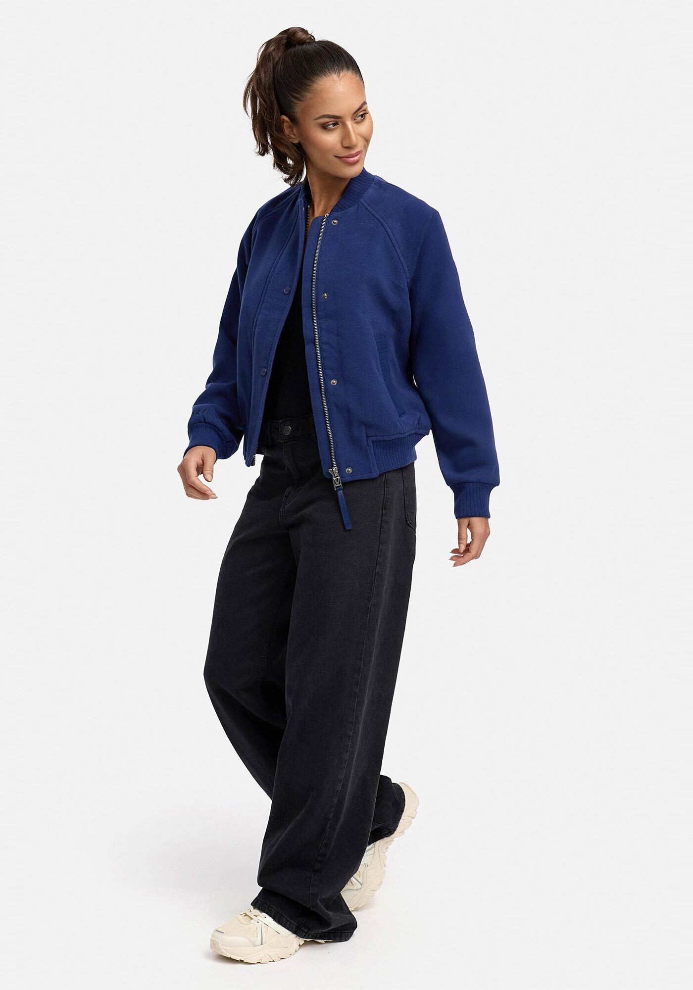 Marikoo Collegejacke »Zunaa«, Modische Jacke im Collegejacken-Stil mit Rippbündchen und Raglanärmeln