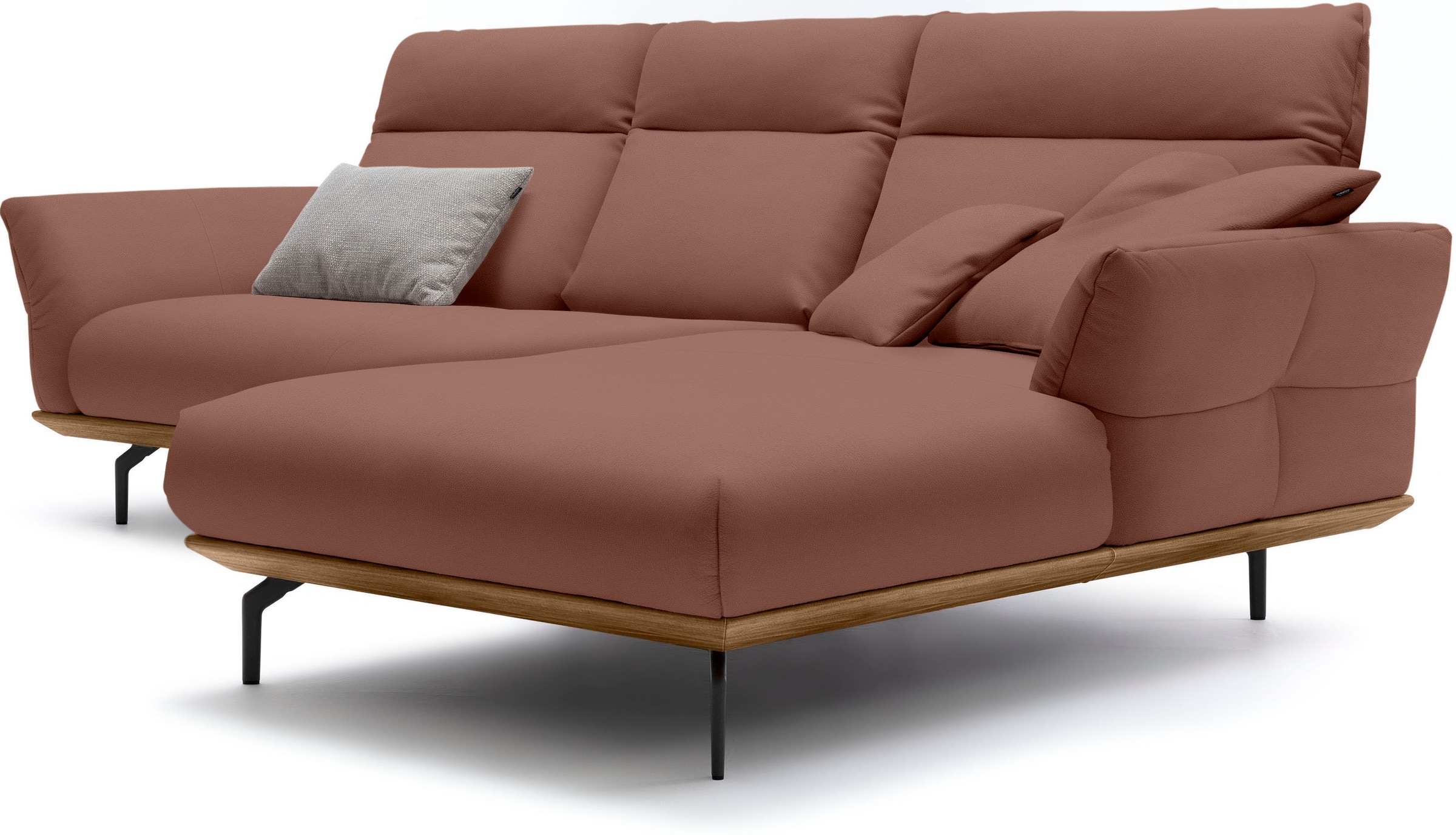 Creation BY ROLF BENZ Ecksofa »CR.460«, Sockel in Nussbaum, Winkelfüße in Umbragrau, Breite 298 cm
