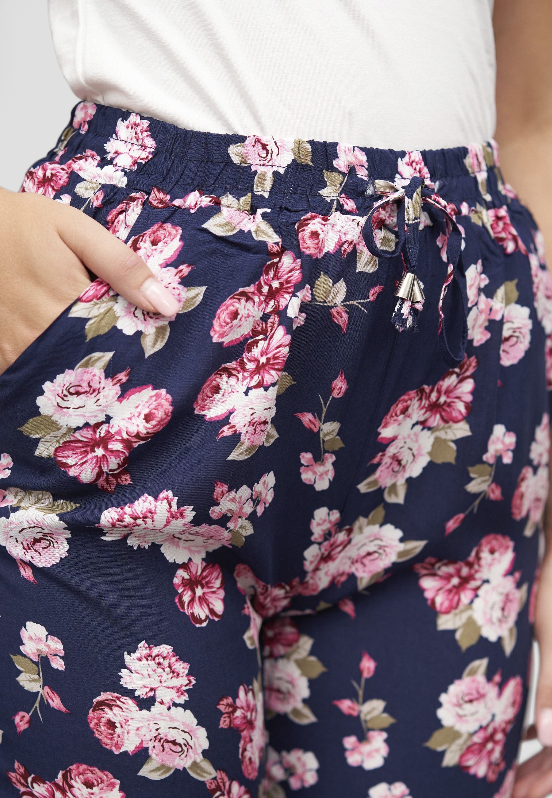 CLOUD 5IVE Stoffhose »CLOUD 5IVE Viskose Hose mit Bündchen 2-Pockets & Blumen Print«