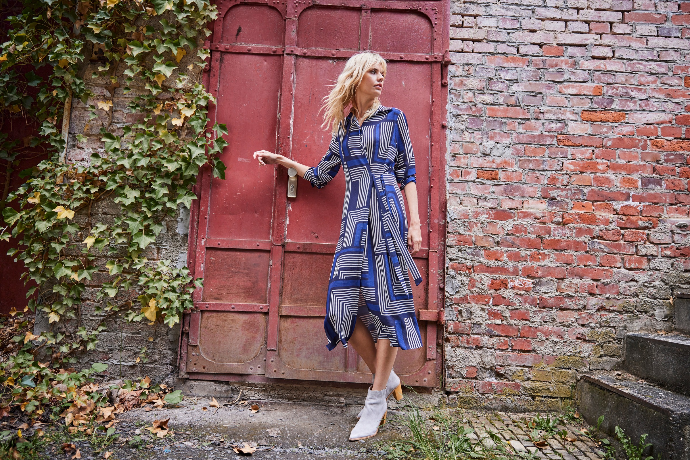 Aniston SELECTED Midikleid, mit dekorativem Bindedetail - NEUE KOLLEKTION  bestellen | BAUR
