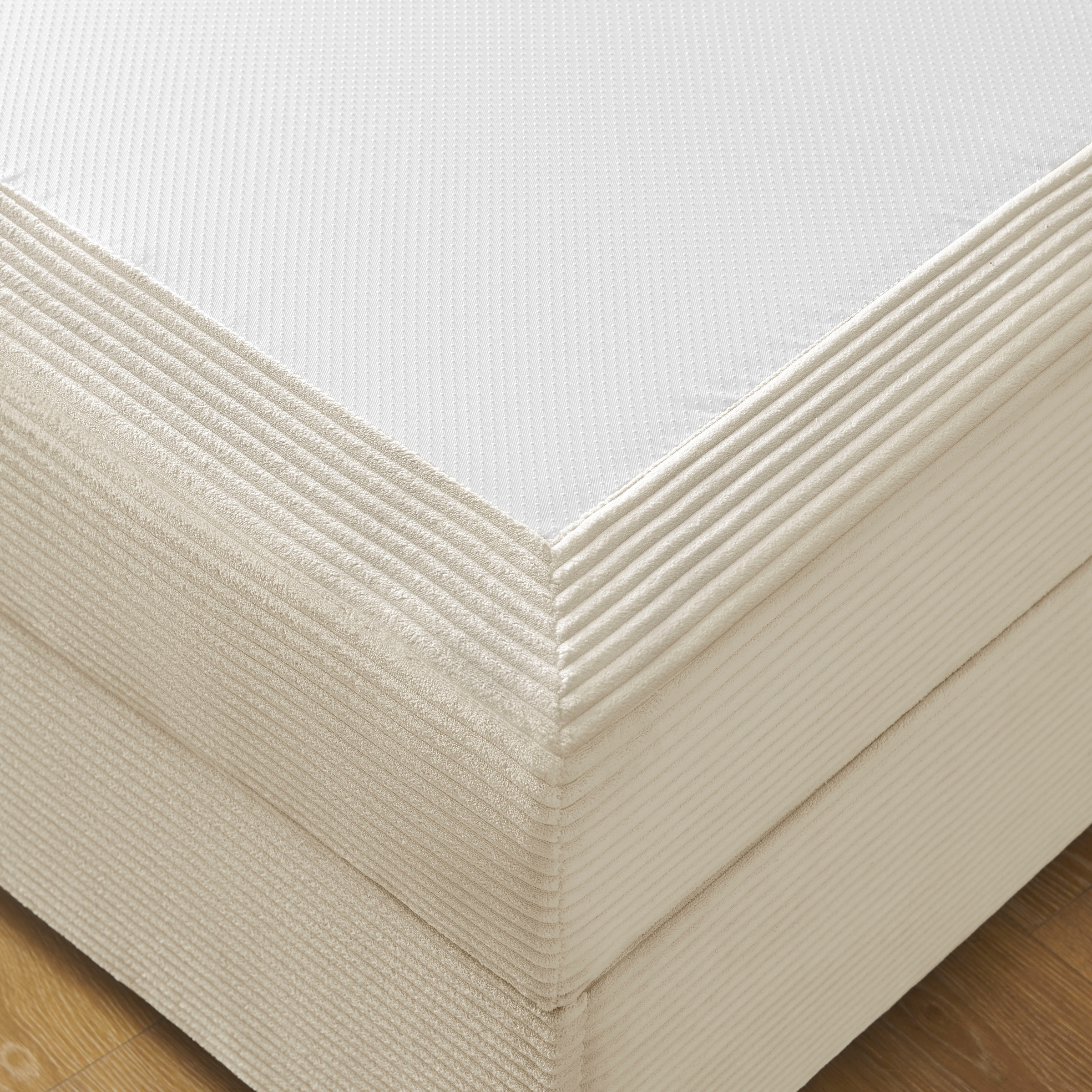 OTTO home Boxbett »Eliaas inkl. Bettkasten und Topper, Liegefläche 180x200cm« erhältlich in hochwertigem Cord-Stoff und der Größe 180x200cm