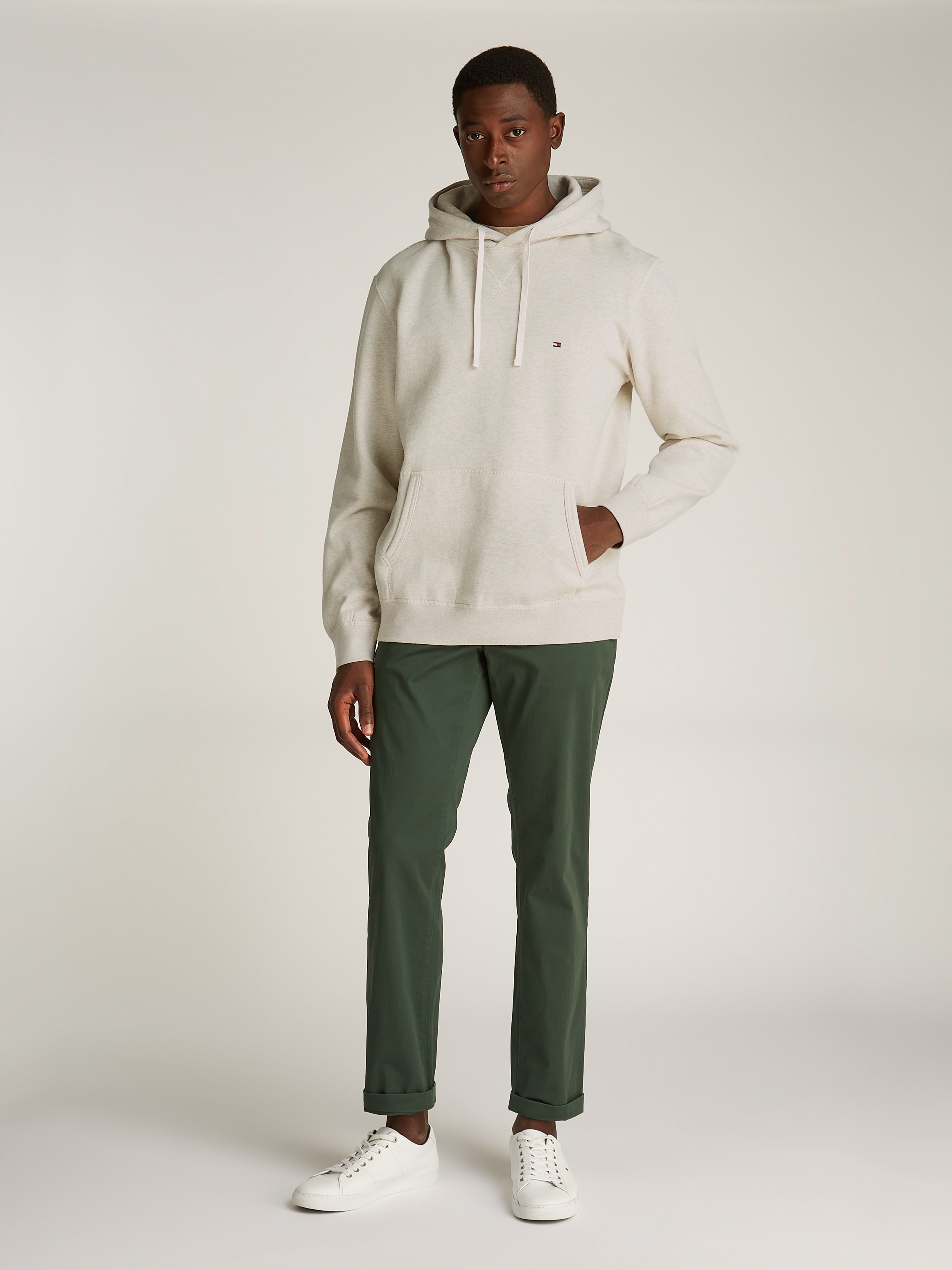 Tommy Hilfiger Hoodie »ESS SEASONAL FLEECE HOODY«, mit Logostickerei