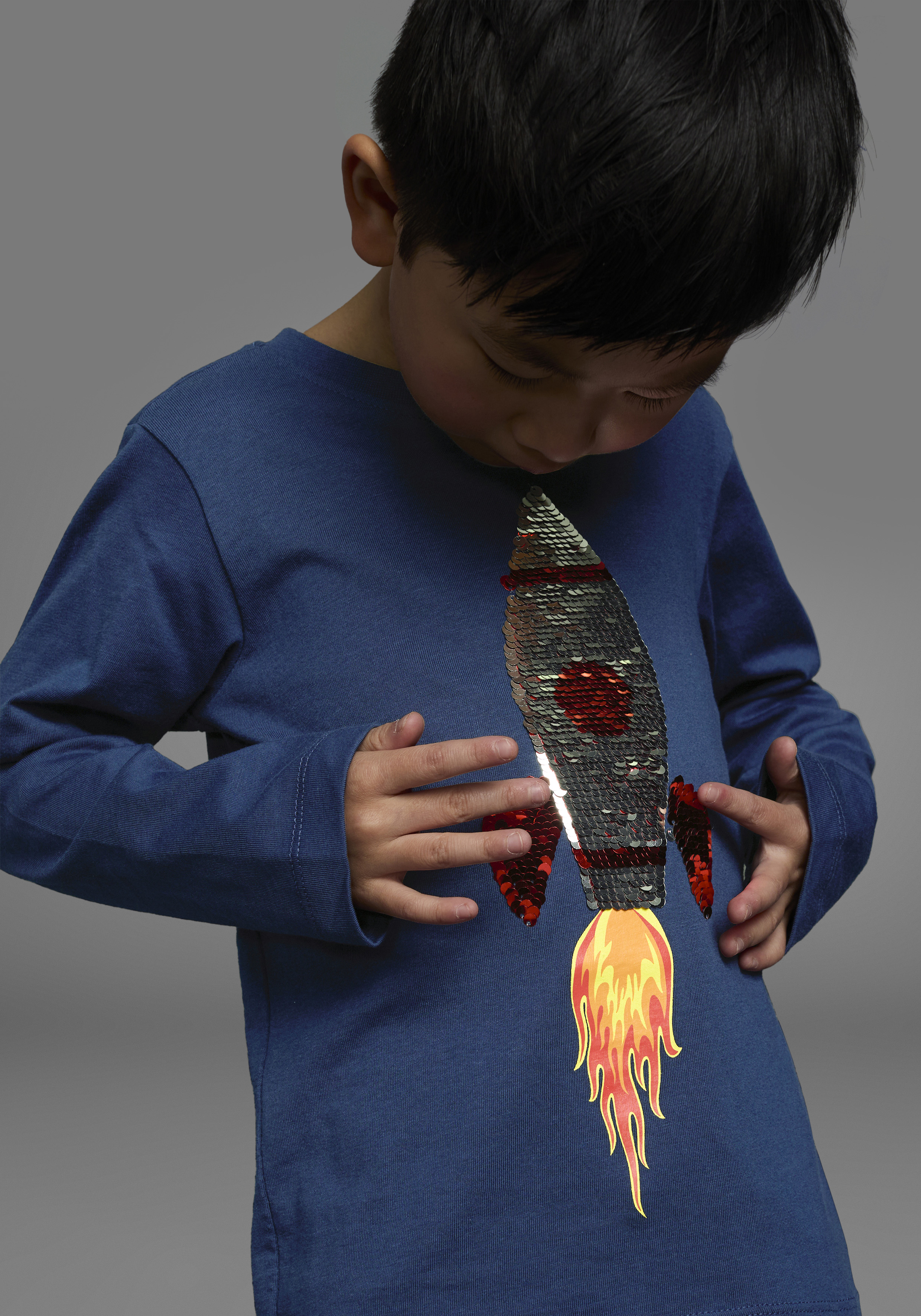 Thumbnail - KIDSWORLD Langarmshirt "Rakete aus Wendepailletten" langärmelige, Basic-Passform, aus Jerseystoff, aus Baumwolle