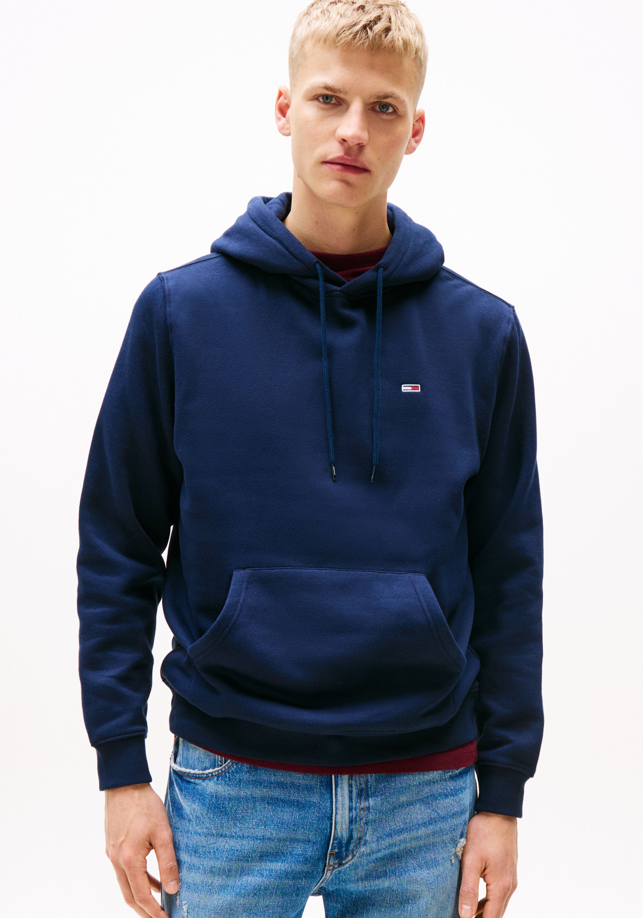 Tommy Jeans "TJM REG S FLAG HOODIE", mit bestickten Markenlogo auf Brusthöh günstig online kaufen