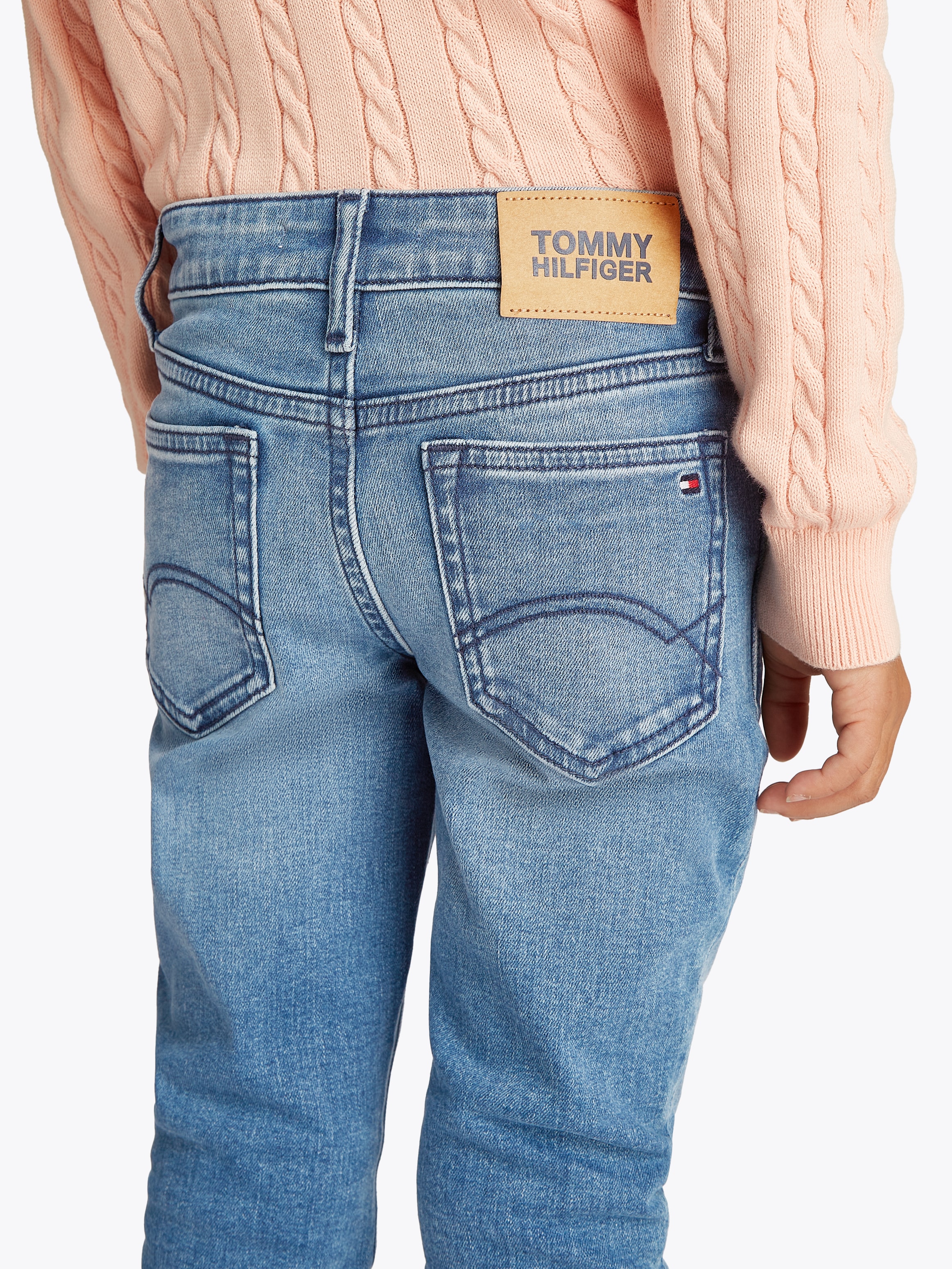 Tommy Hilfiger Skinny-fit-Jeans »NORA SKINNY DKBLUE JEANS«, in blauer Waschung, mit Logo-Badge