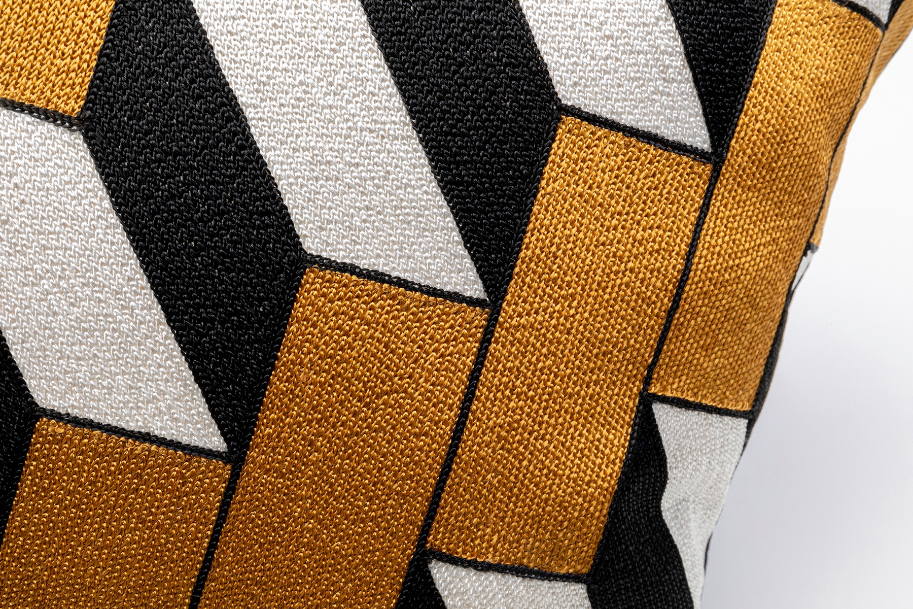 Kare Design Dekokissen »Scale, Kissenhülle mit Füllung, 40x60 cm« stützt Kopf und Nacken angenehm und sorgt für erholsamen Schlaf