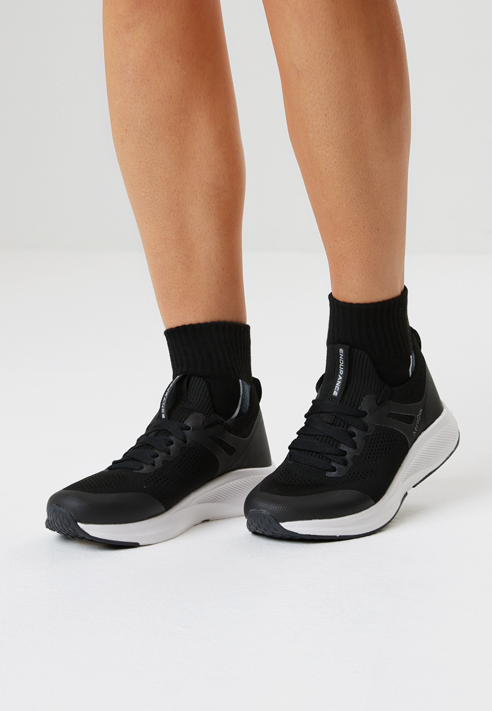 Thumbnail - ENDURANCE Socken "Avery" 8 Stk. tlg. in atmungsaktiver Qualität